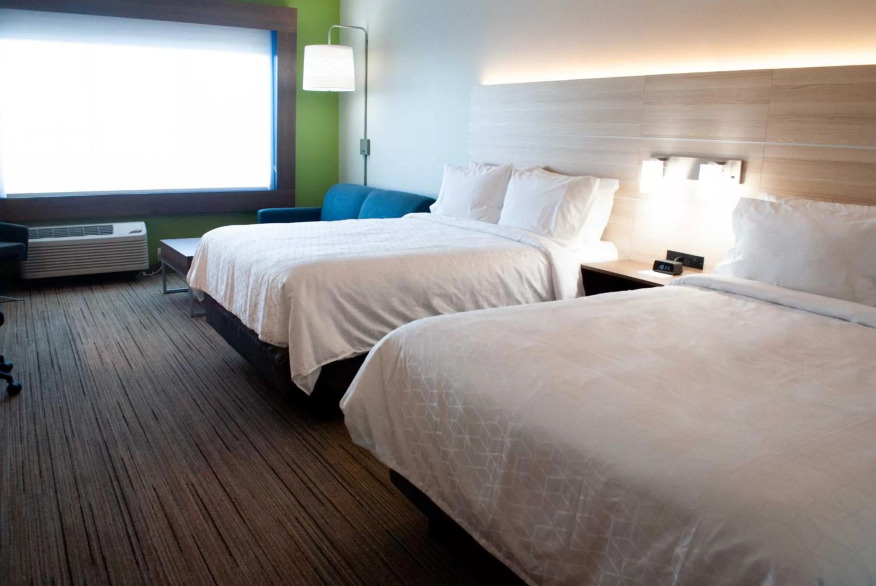 Photo of the whole room, Bed in Holiday Inn Express & Suites Edmonton N - St Albert by IHG