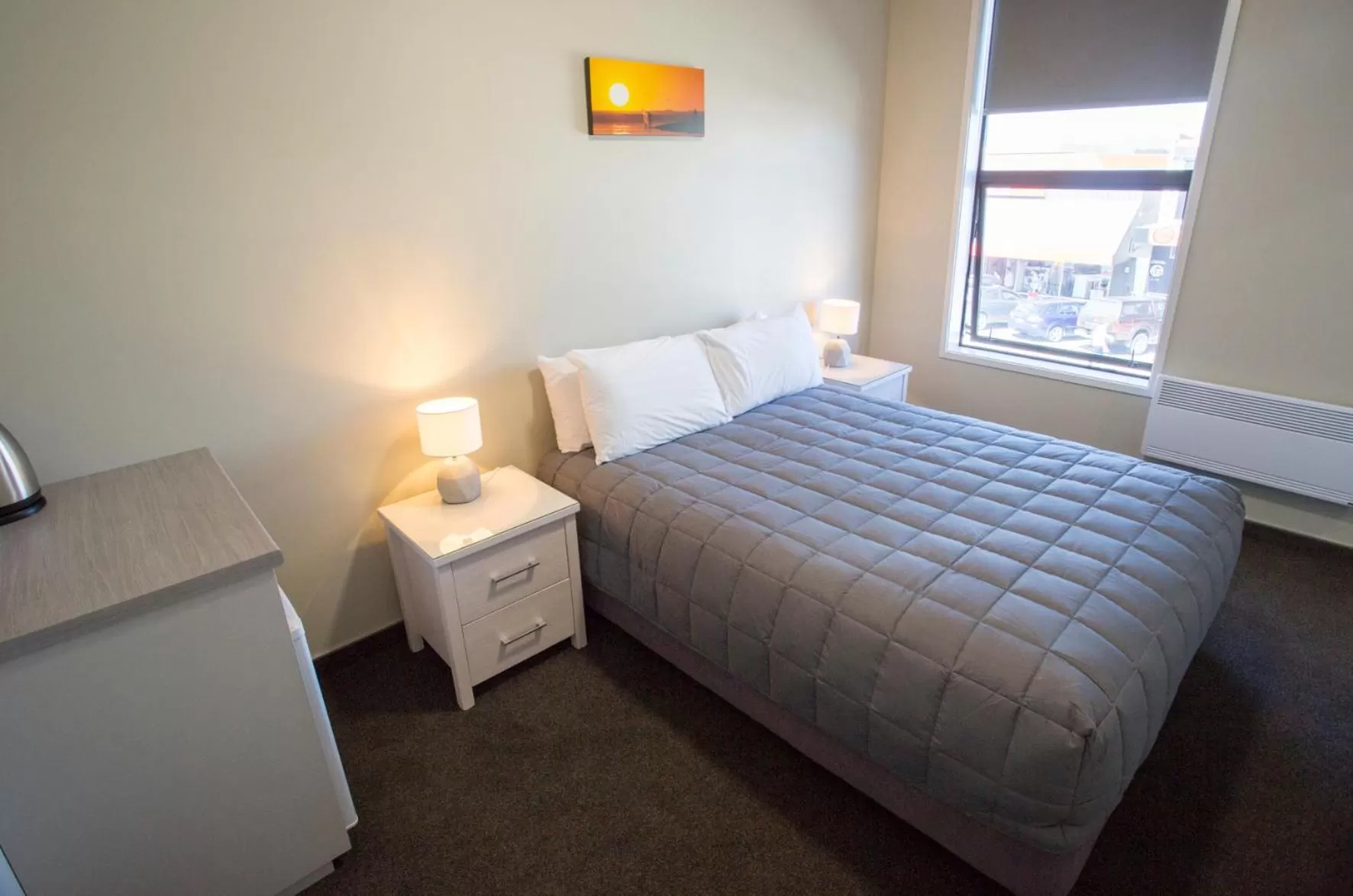 Coffee/tea facilities, Bed in Stumpers Hotel