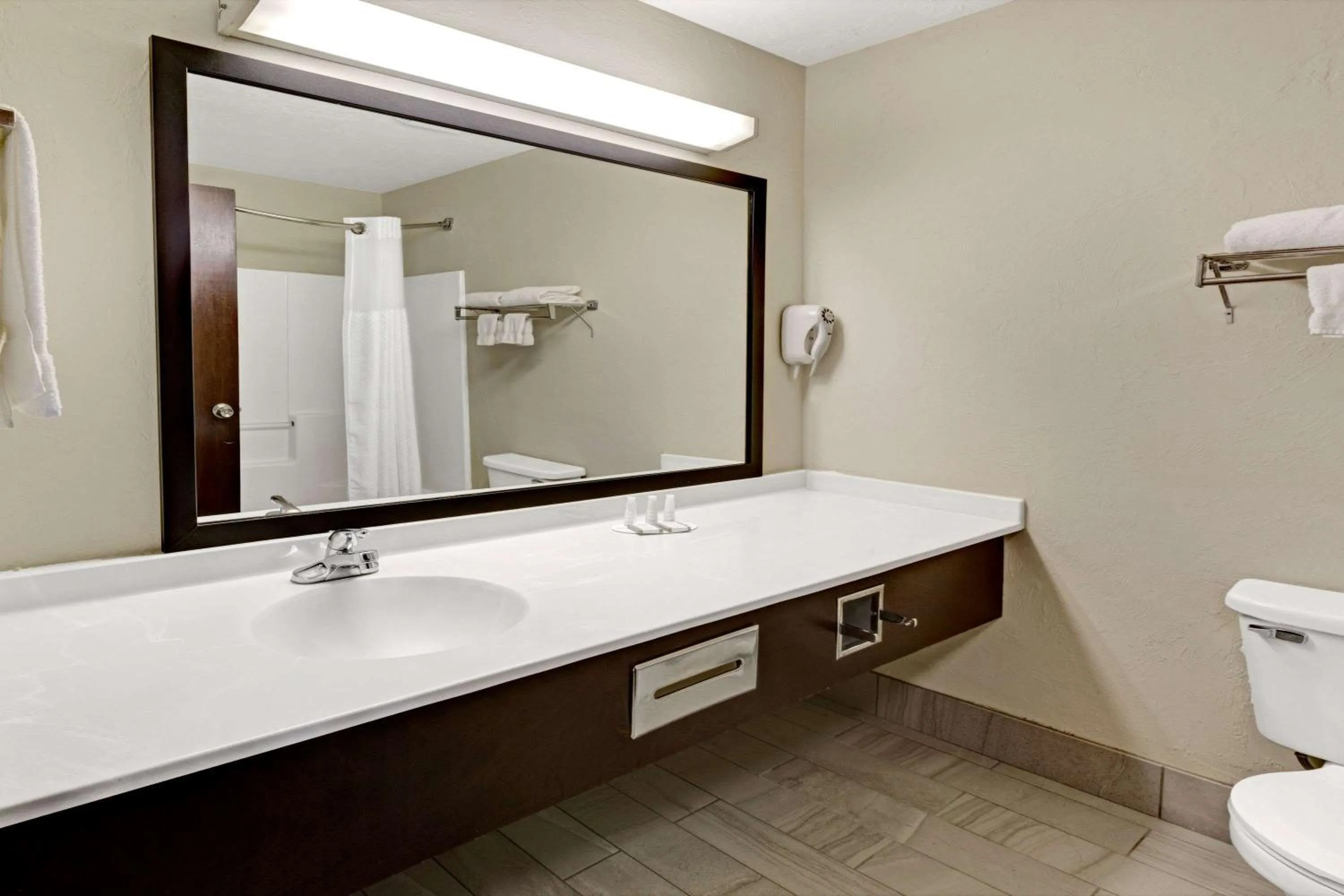 Bathroom in Quality Inn El Reno