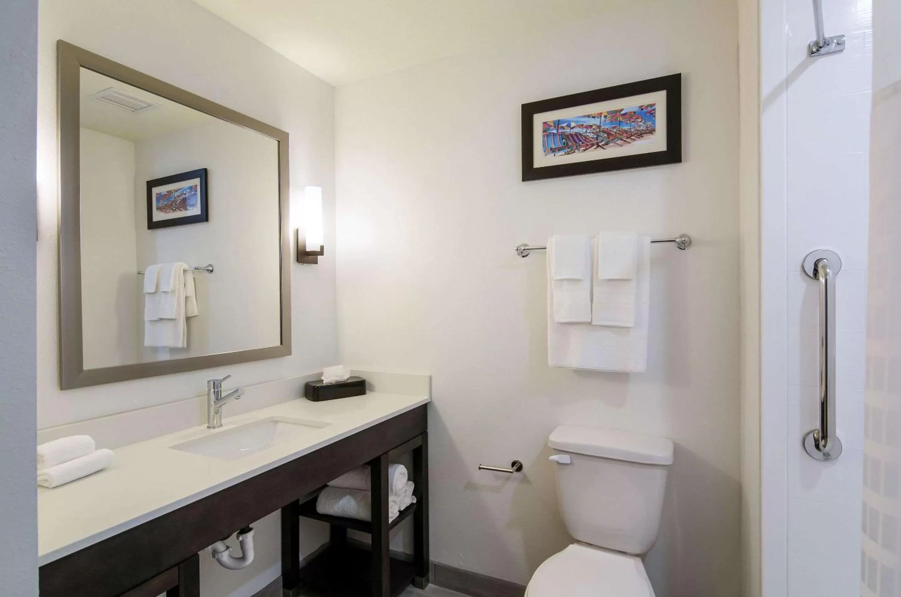 Bedroom in Comfort Inn & Suites Gulf Shores East Beach near Gulf State Park