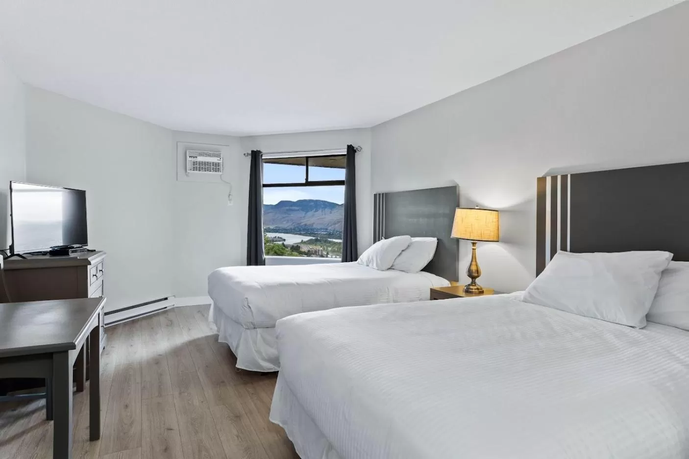 Photo of the whole room, Bed in The Vista Inn