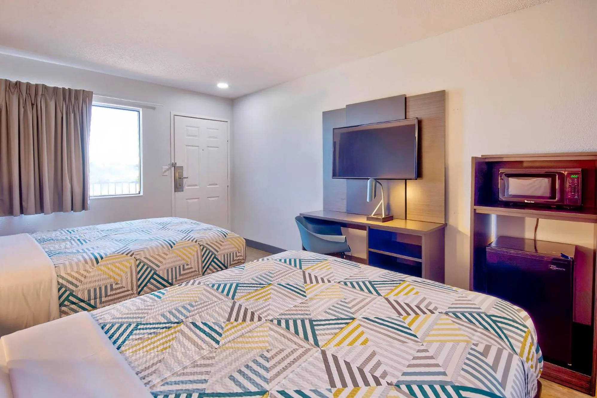 Bed in Motel 6-Vallejo, CA - Six Flags West