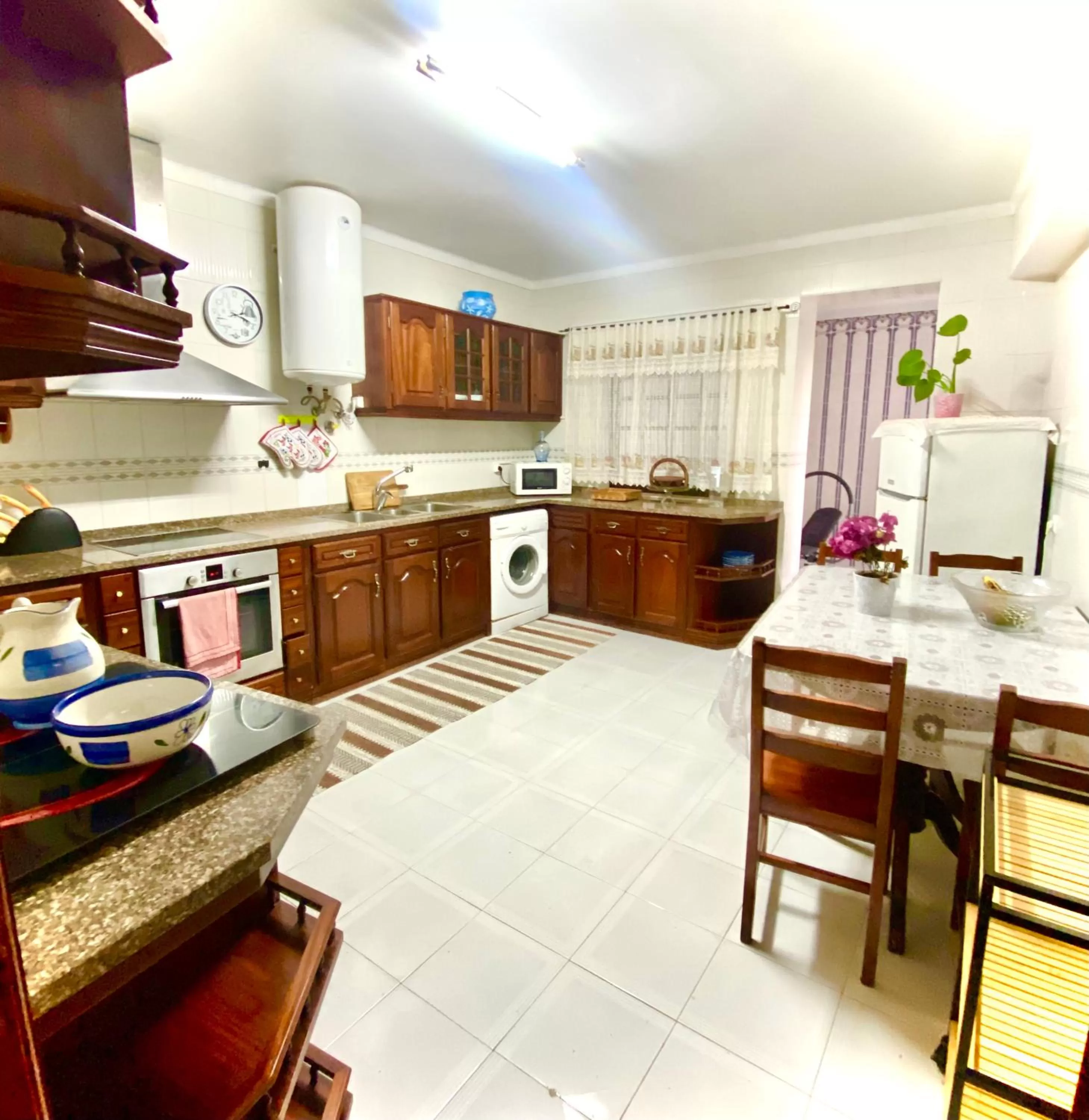 Kitchen or kitchenette, Kitchen/Kitchenette in Spray B&B Sitio in Nazare Mini bar, European style