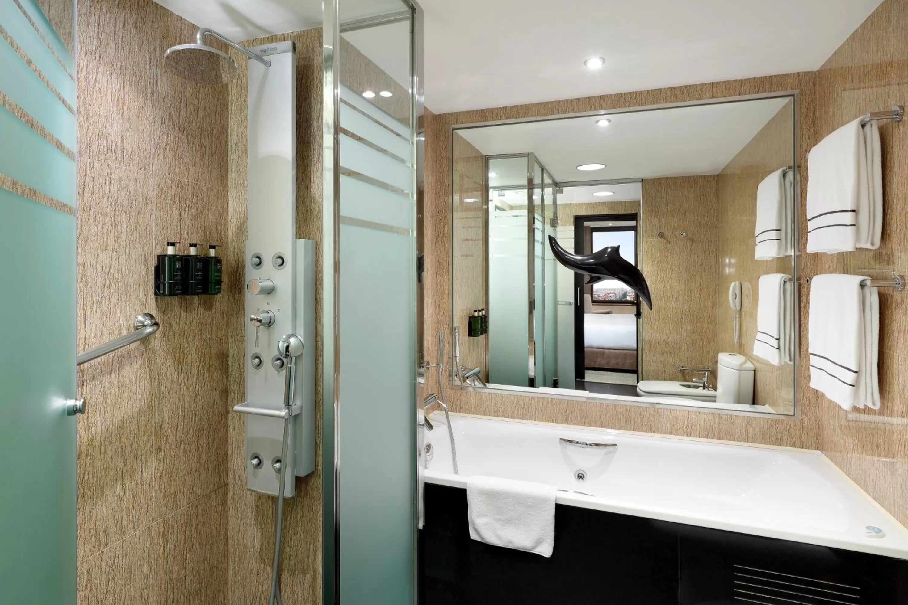 Shower in Melia Barcelona Sarriá