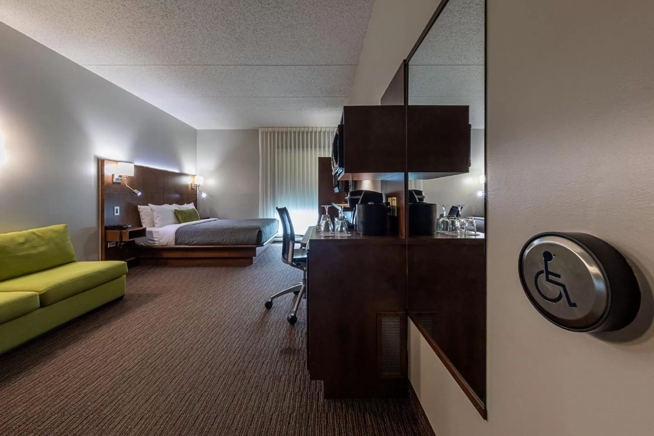 Bed in Hôtel & Suites Normandin Québec