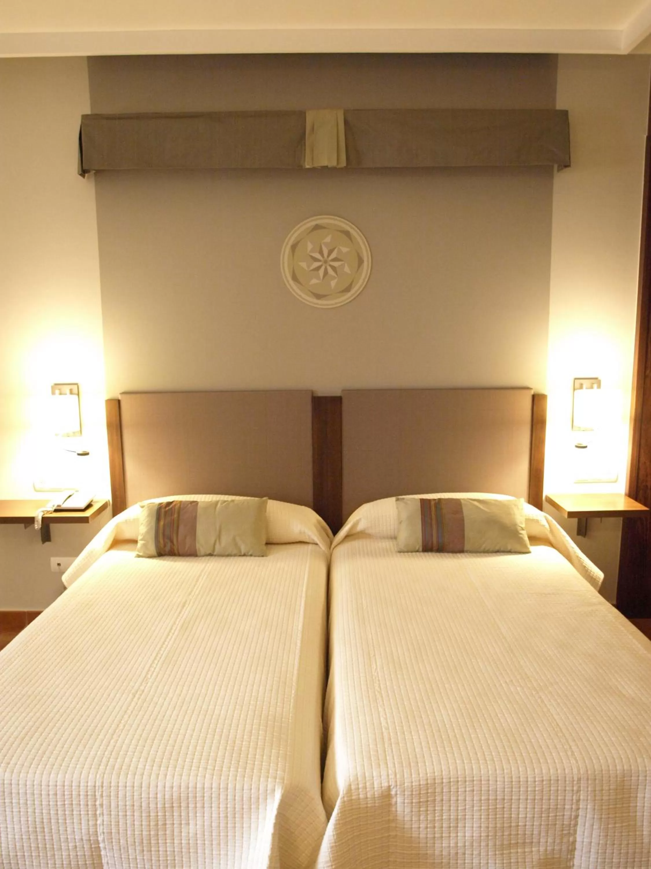 Photo of the whole room, Bed in Parador de Lorca