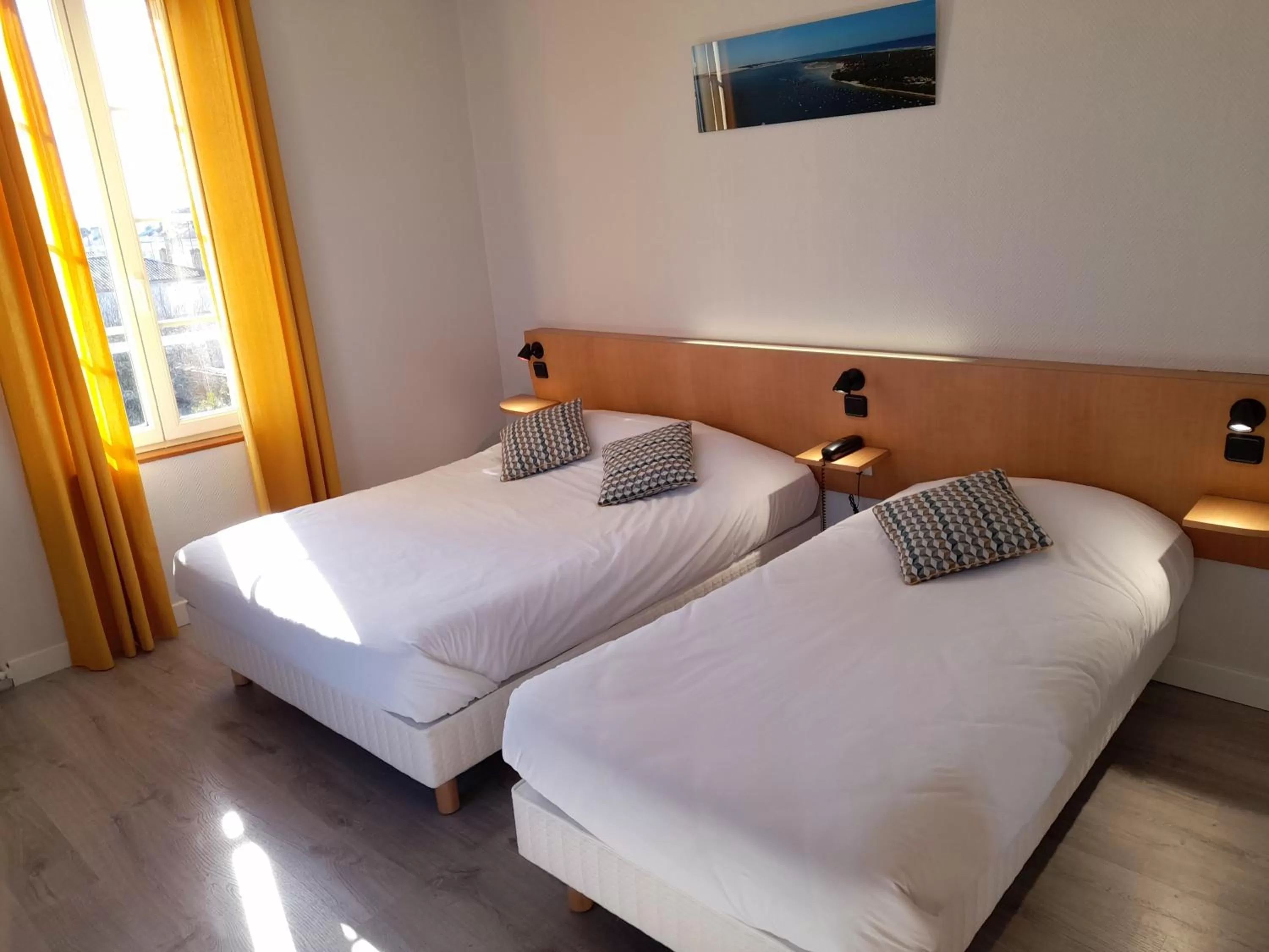 Bed in Hotel de France