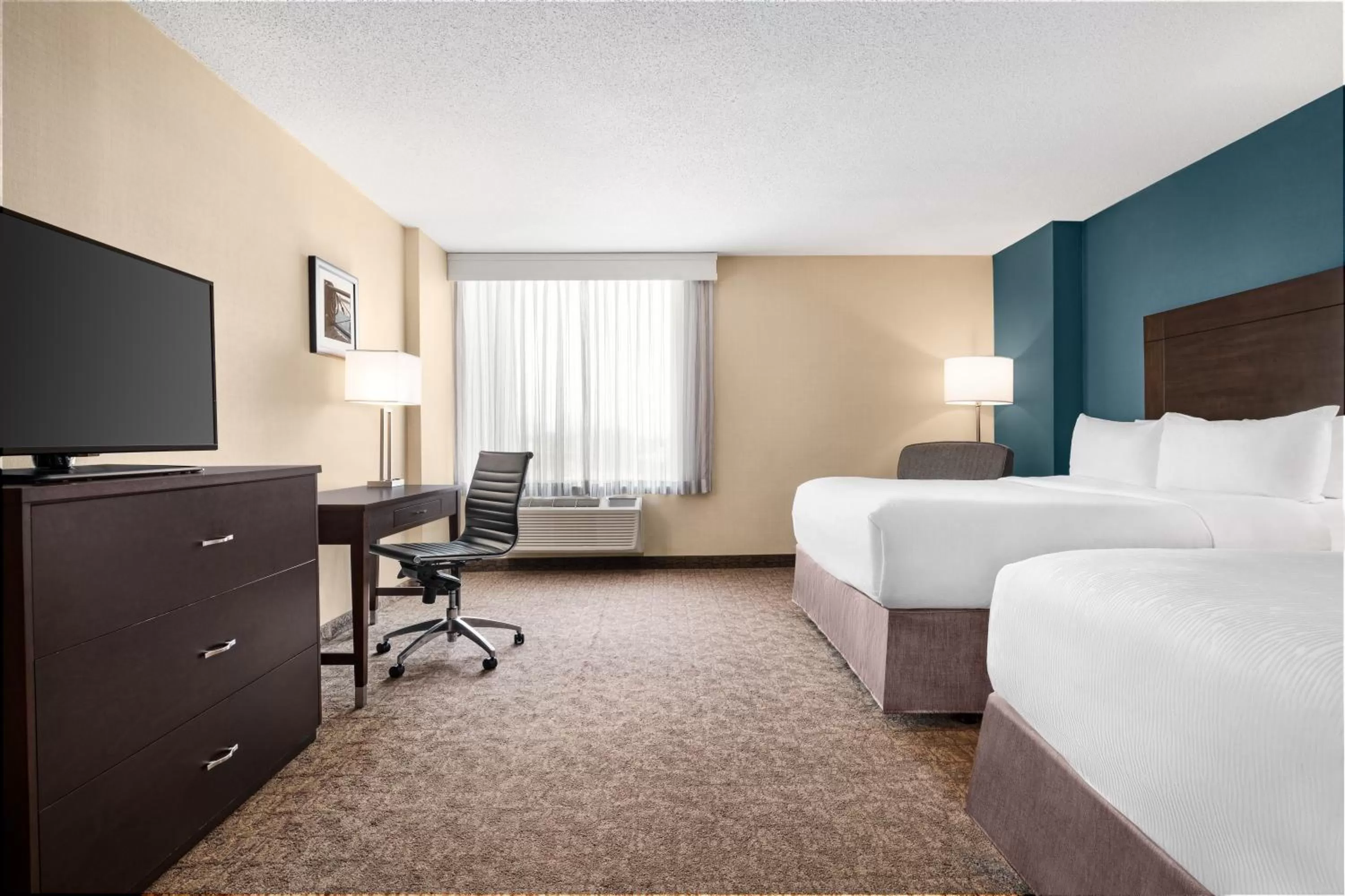 Bedroom, Bed in Wyndham Garden Niagara Falls Fallsview