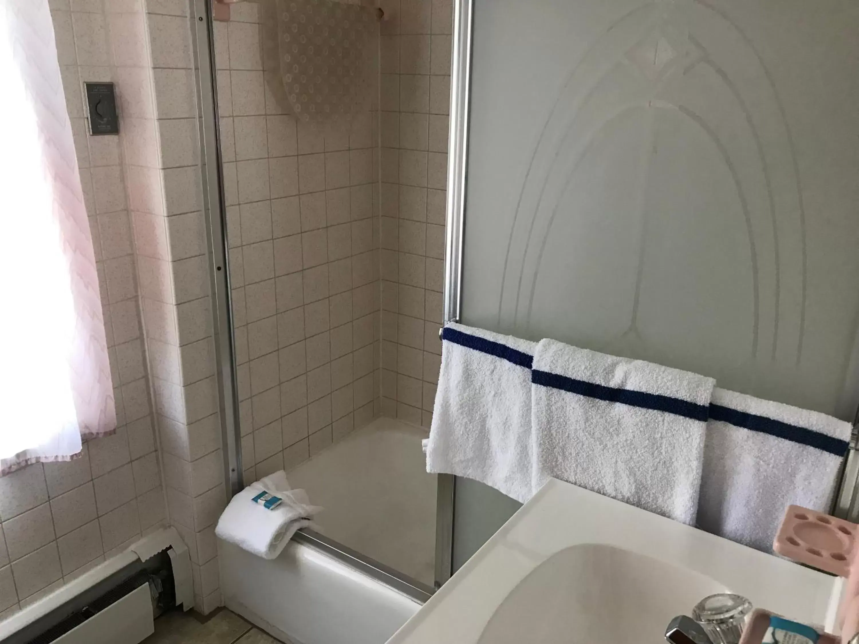 Two-Bedroom Suite in Simmons Motel and Suites Two-Bedroom Suite in Simmons Motel and Suites