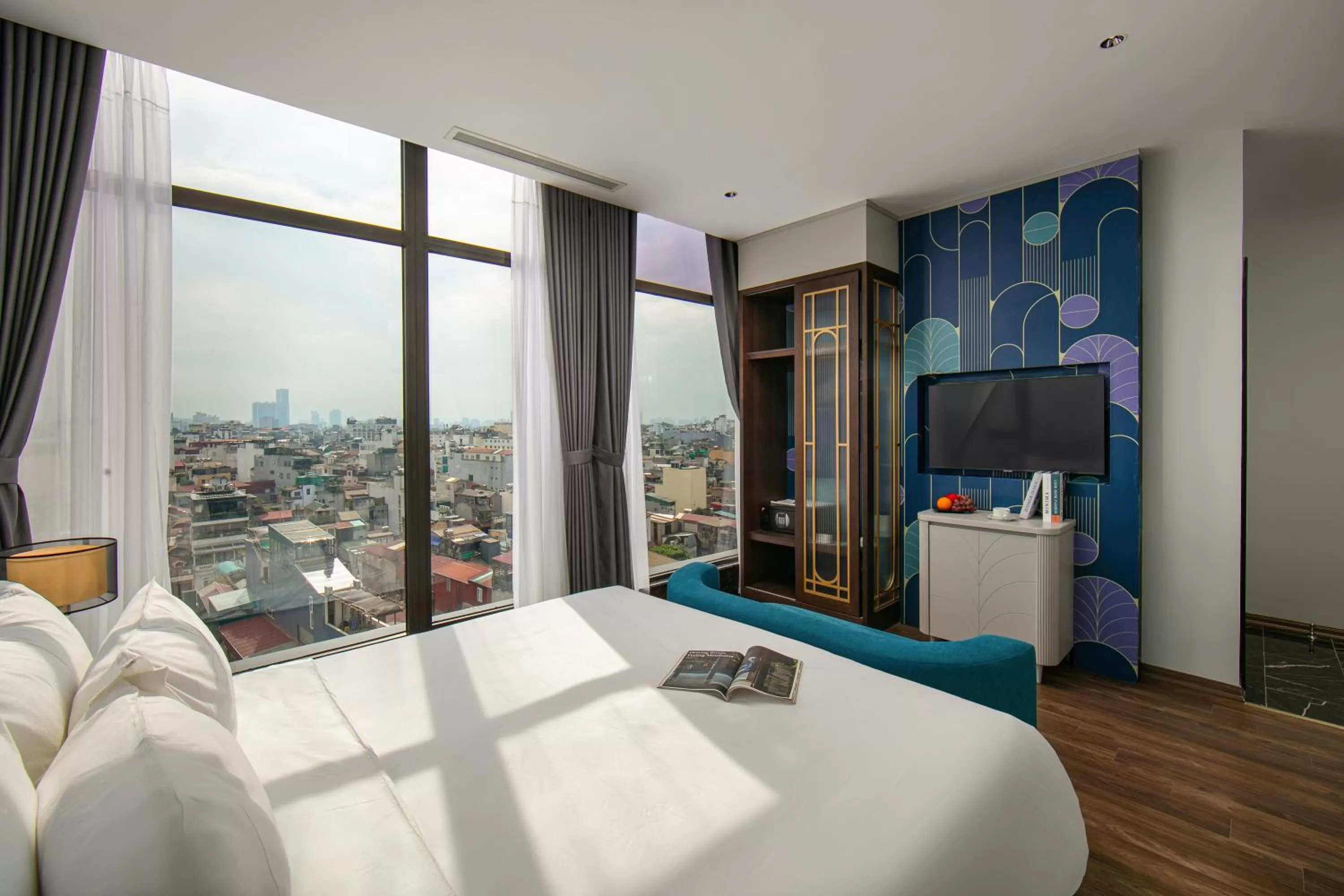 Photo of the whole room, Bed in MAY DE VILLE Lakeside Hotel