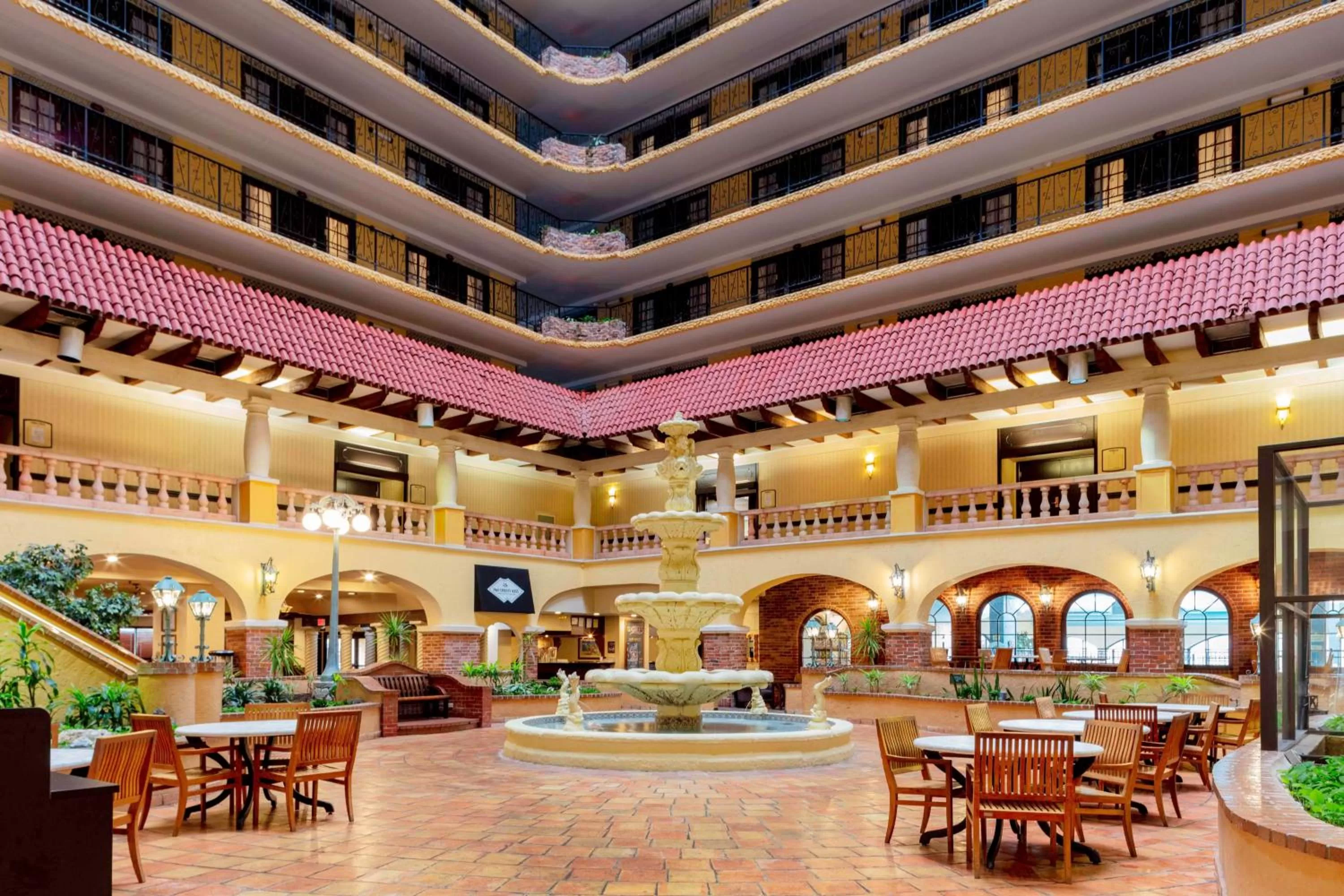 Lobby or reception in Embassy Suites by Hilton Kansas City Plaza