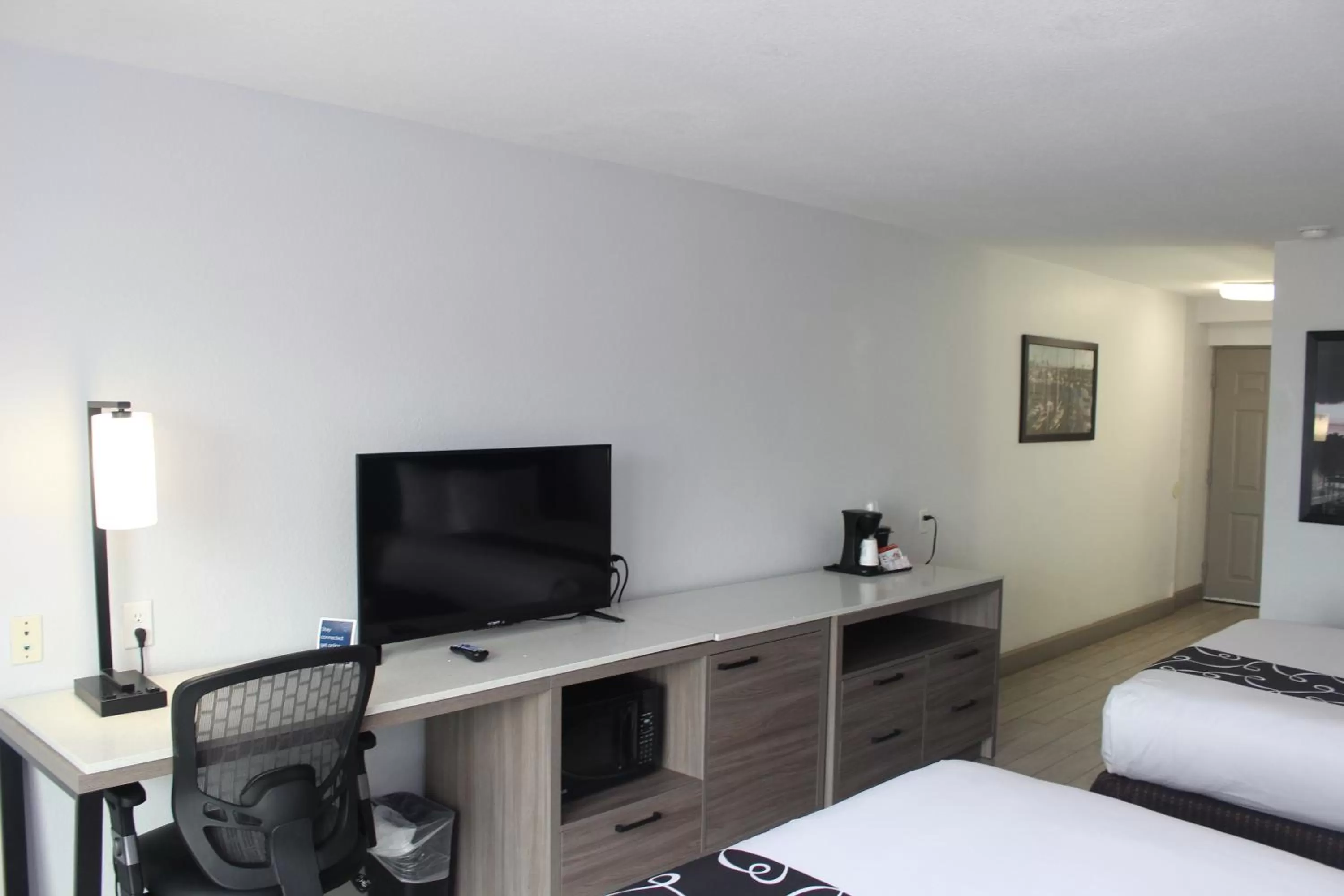 TV and multimedia, Bed in La Quinta by Wyndham Oceanfront Daytona Beach