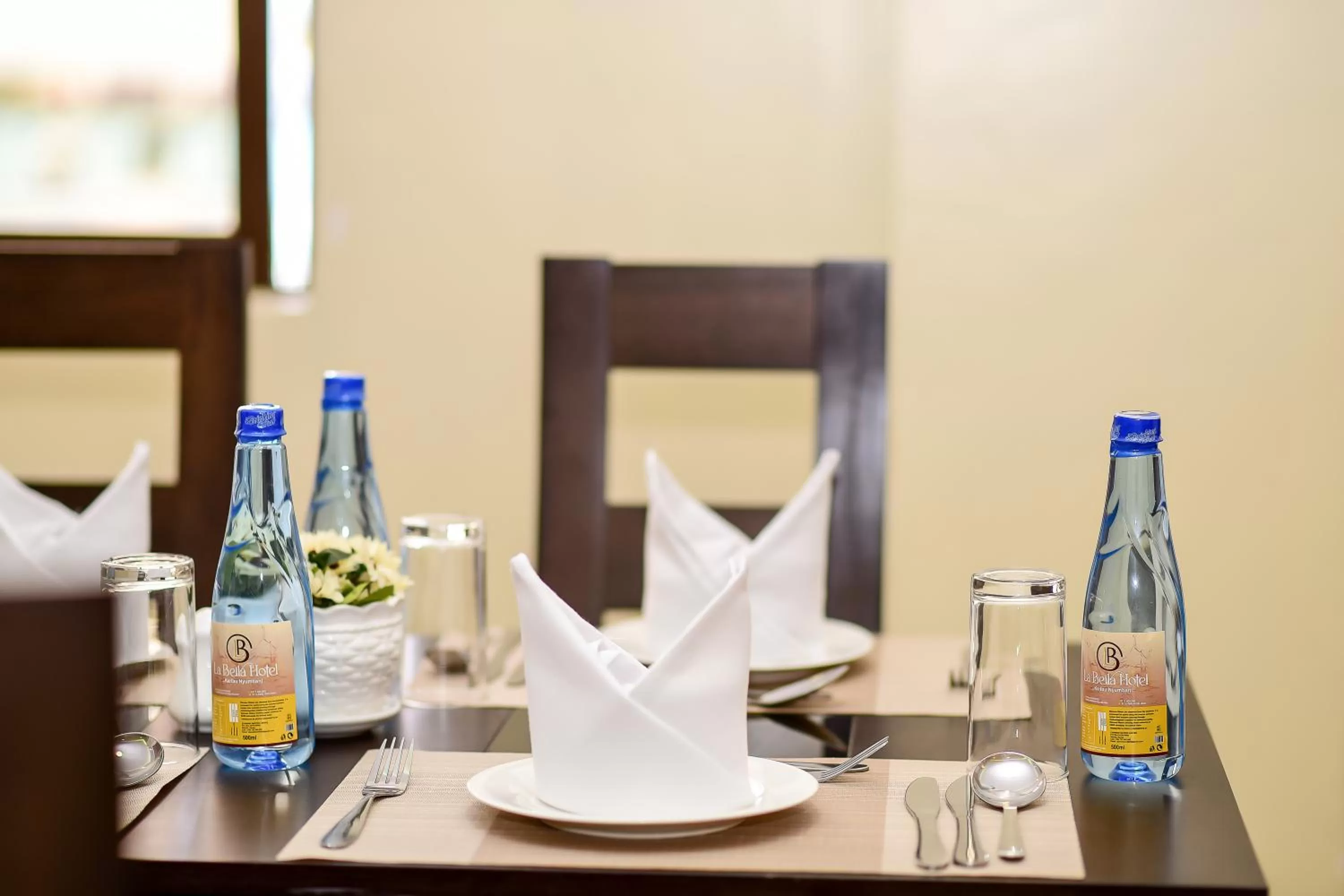 Restaurant/places to eat in LA BEILA HOTEL MERU