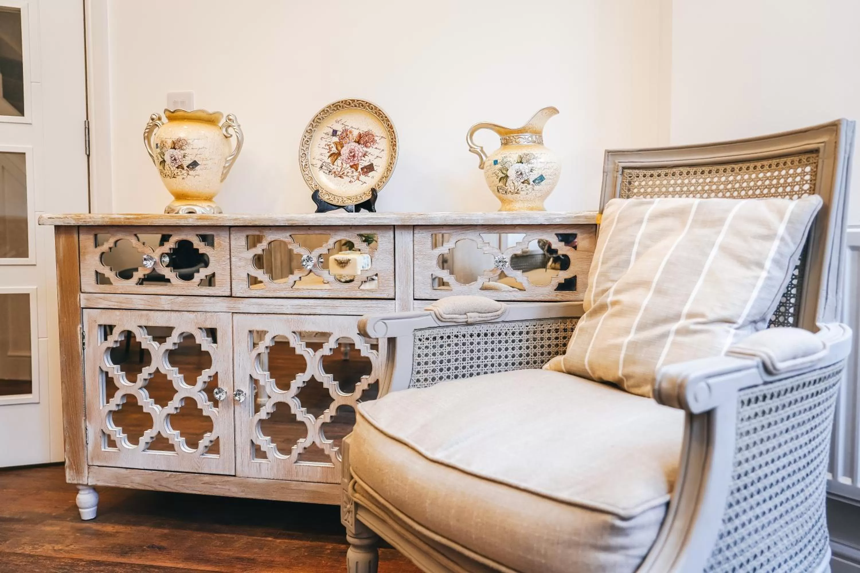 Living room, Bed in The Avonmore Olympia