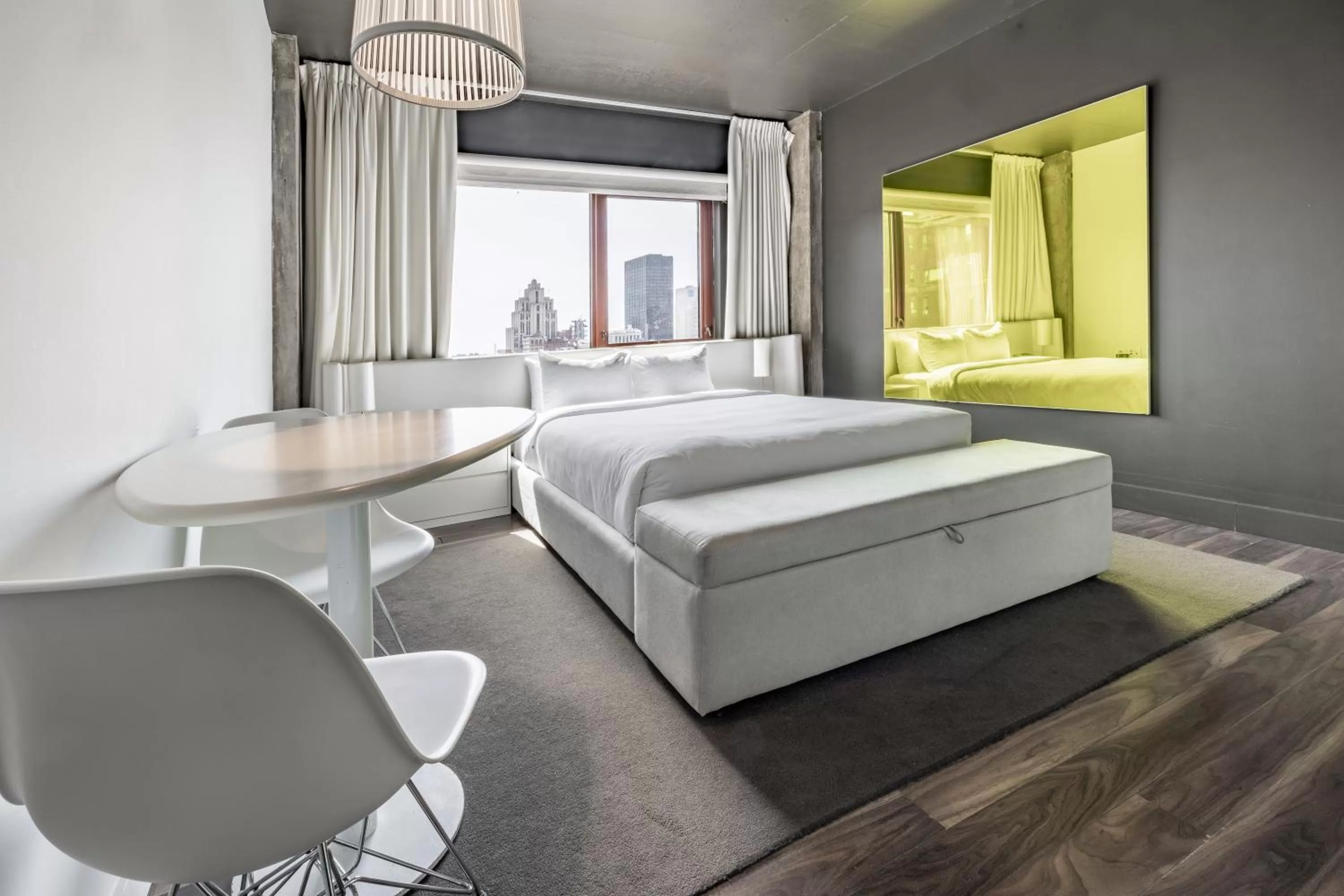 View (from property/room), Bed in Hotel Zero 1 Montreal