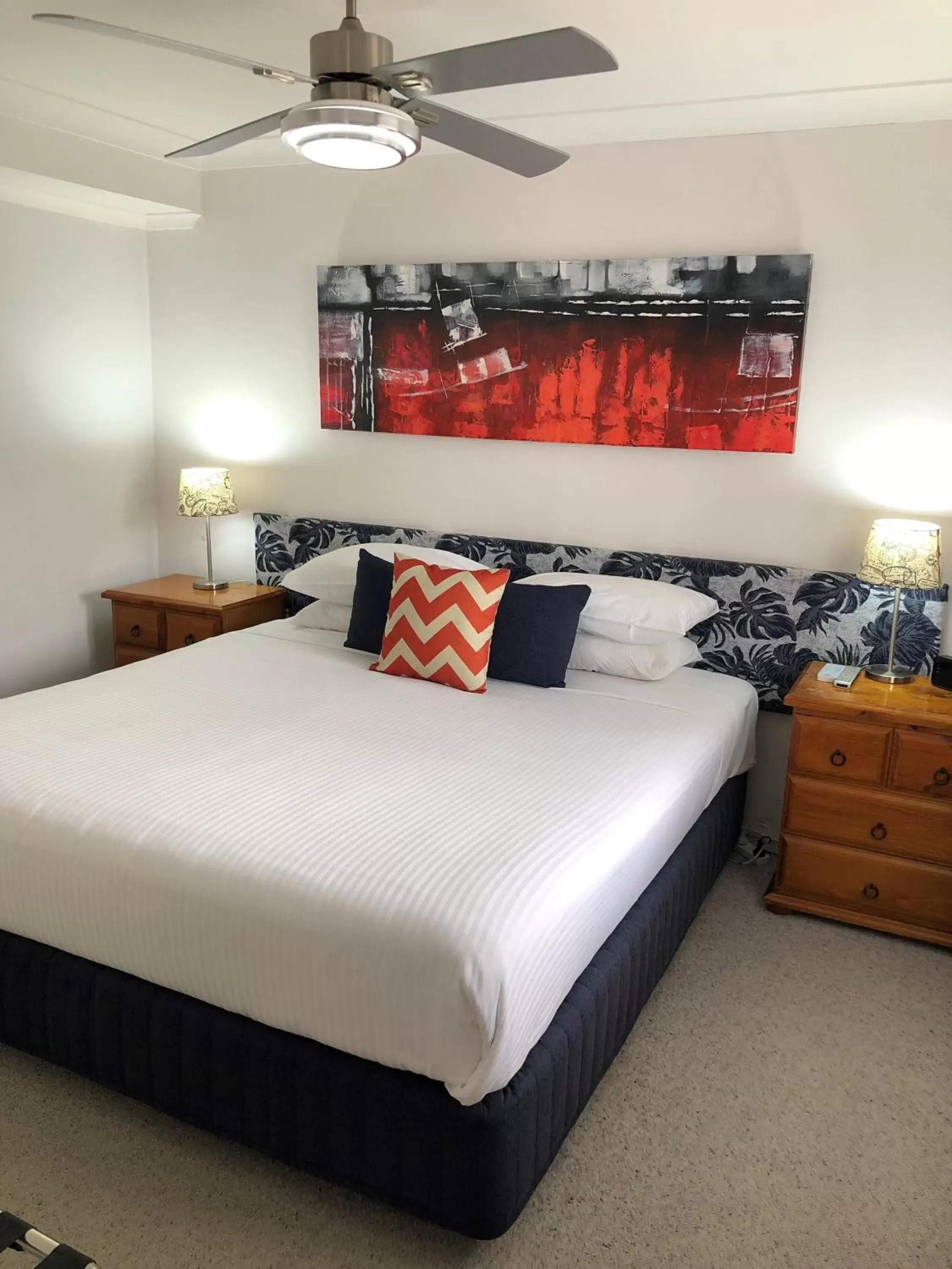 Superior Twin Room - single occupancy in Avaleen Lodge Motor Inn Superior Twin Room - single occupancy in Avaleen Lodge Motor Inn