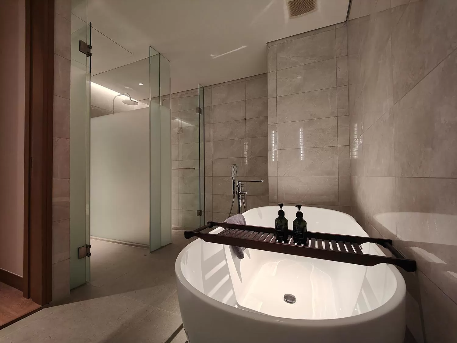 Shower in Ra Suites Simatupang