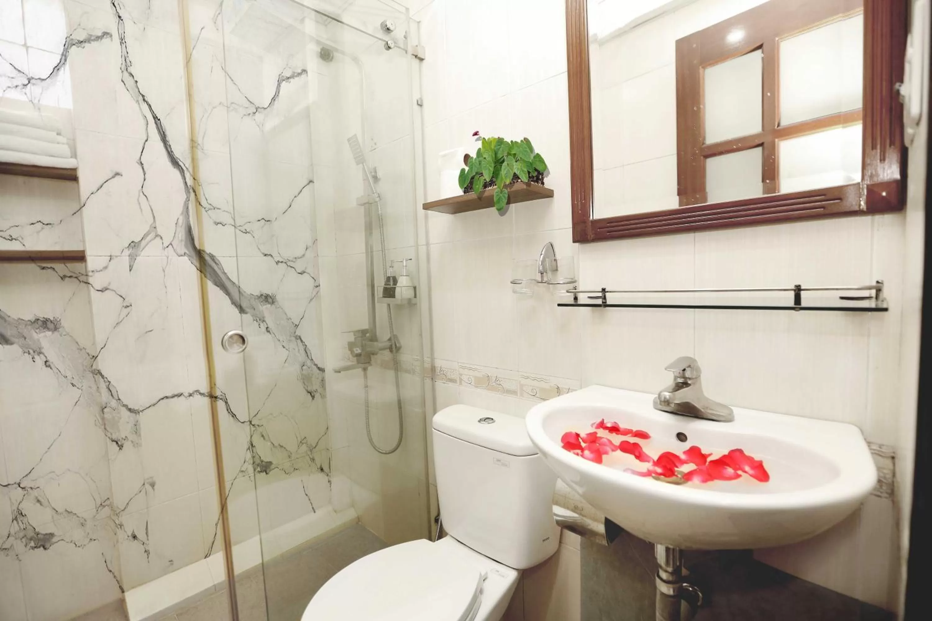 Bathroom in Hanoi Golden Lotus Hotel & Spa