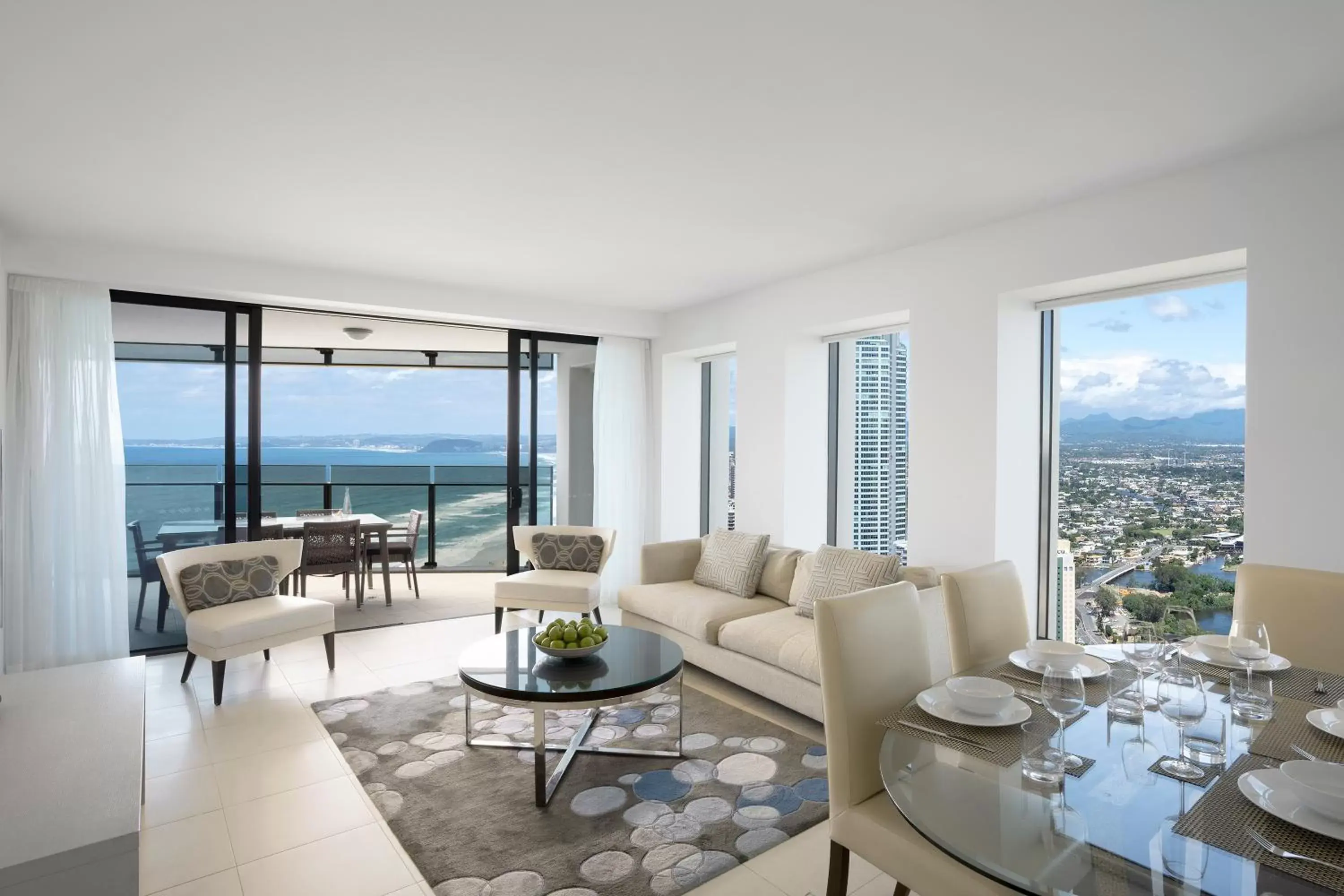 Three-Bedroom Apartment with Ocean View in Peppers Soul Surfers Paradise Three-Bedroom Apartment with Ocean View in Peppers Soul Surfers Paradise