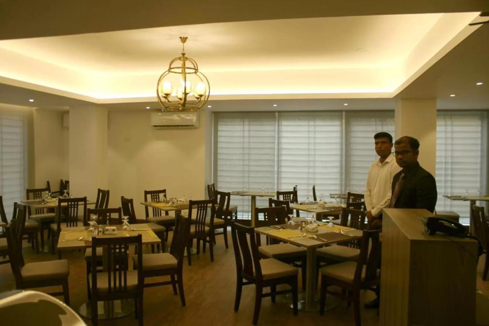 Restaurant/places to eat in Priyo Nibash Stylish Residential Hotel