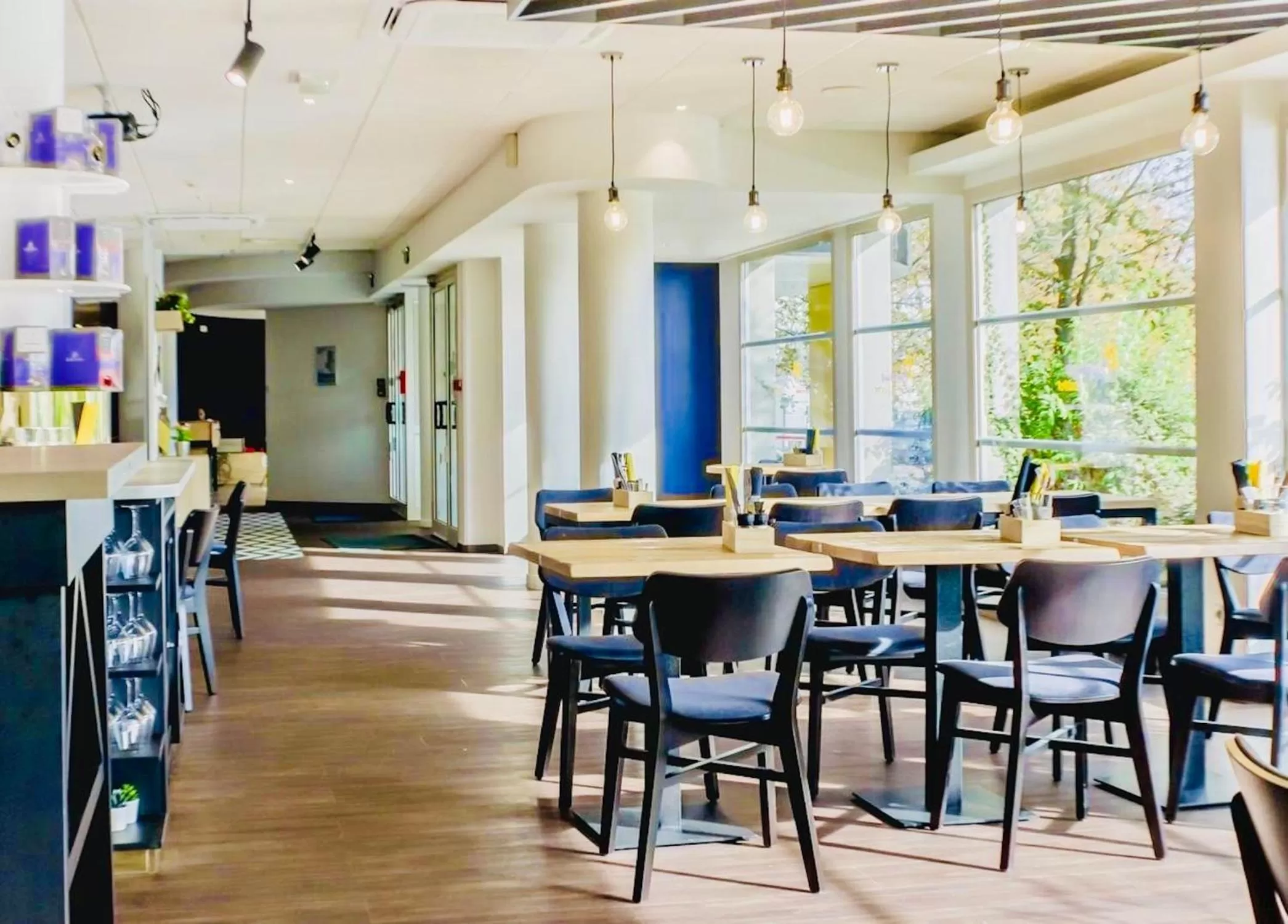 Restaurant/places to eat in ibis Strasbourg Aéroport Le Zénith