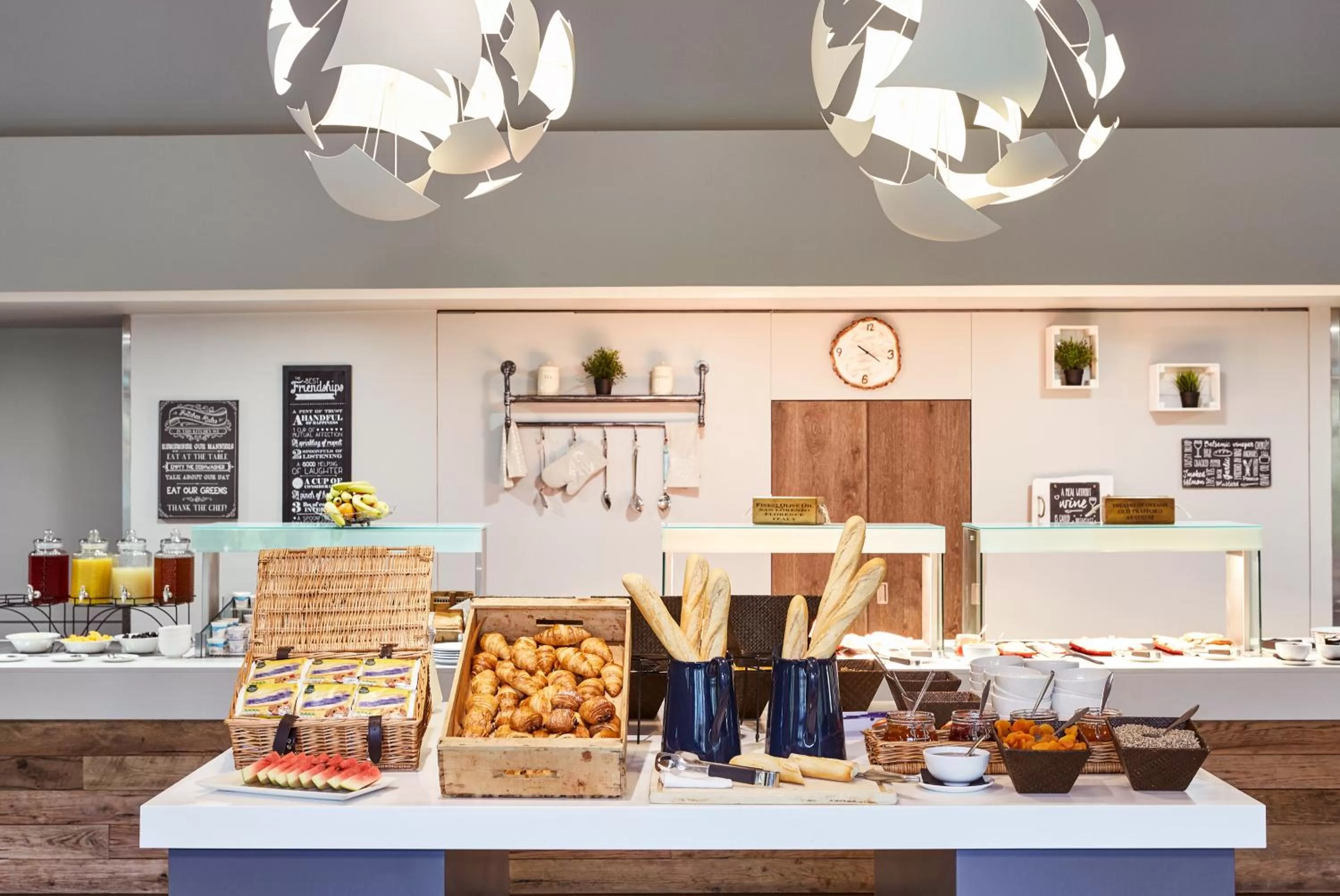 Restaurant/places to eat in Novotel Manchester West