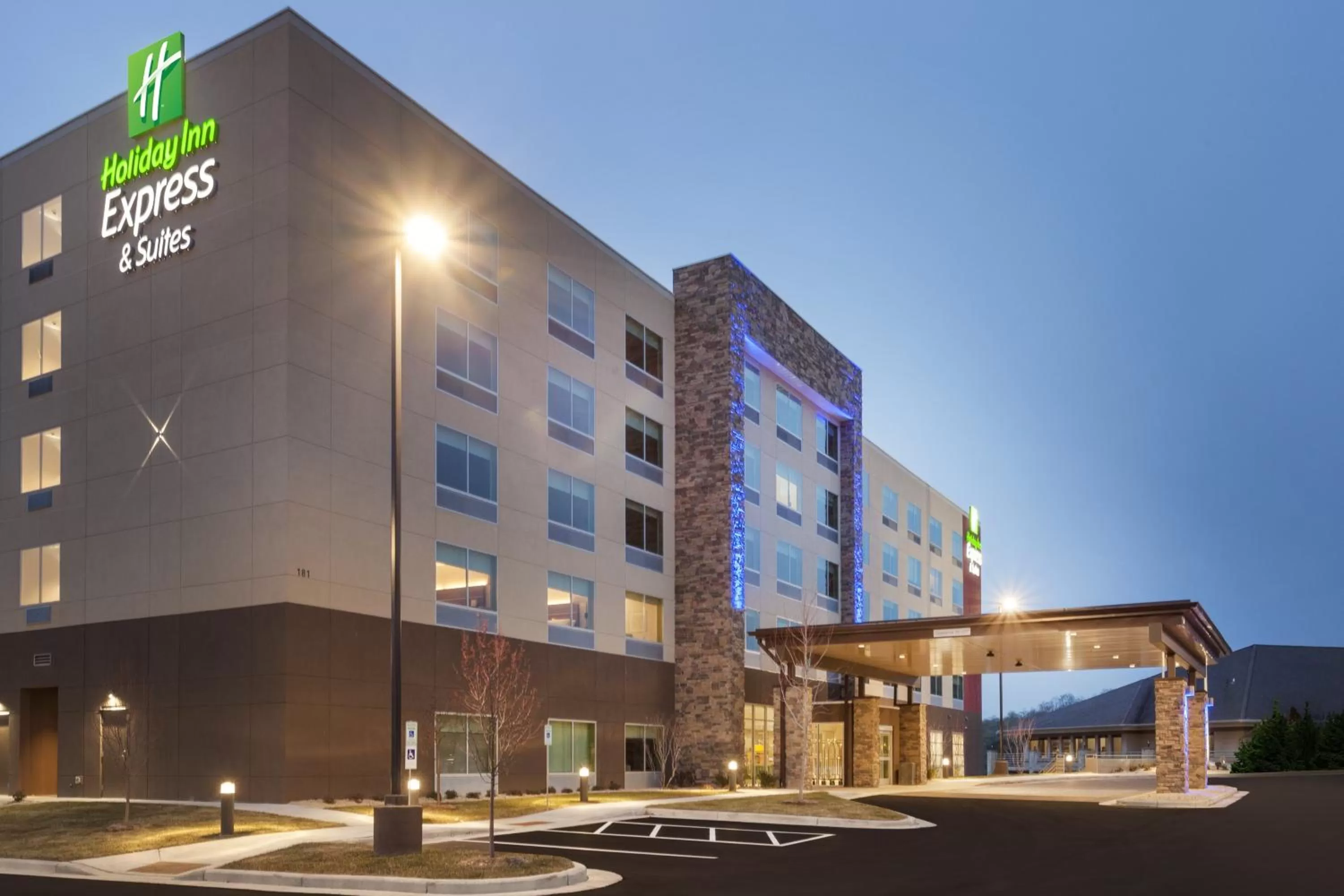 Property building in Holiday Inn Express & Suites - Hudson I-94 by IHG