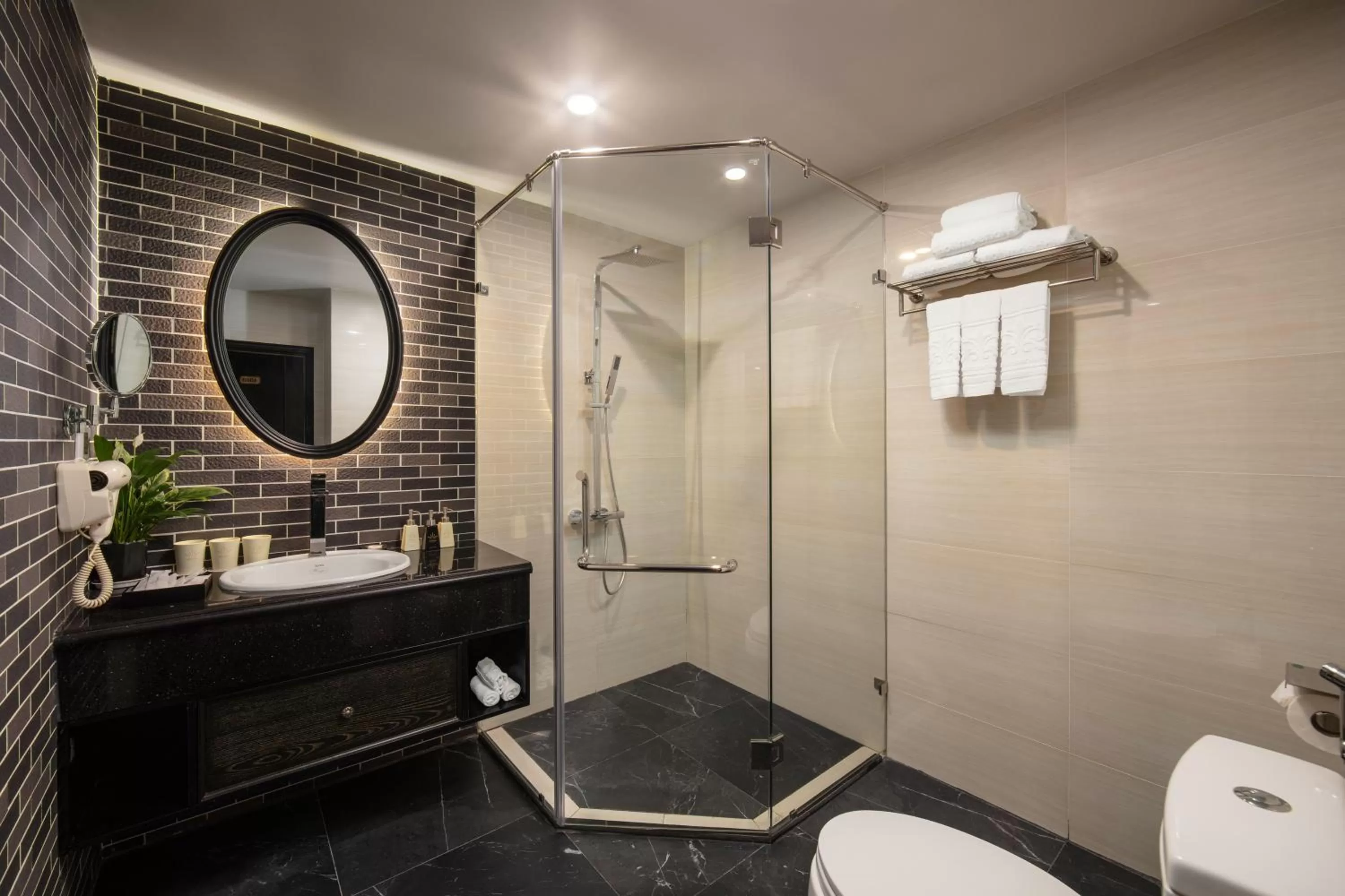 Shower in Imperial Hotel & Spa