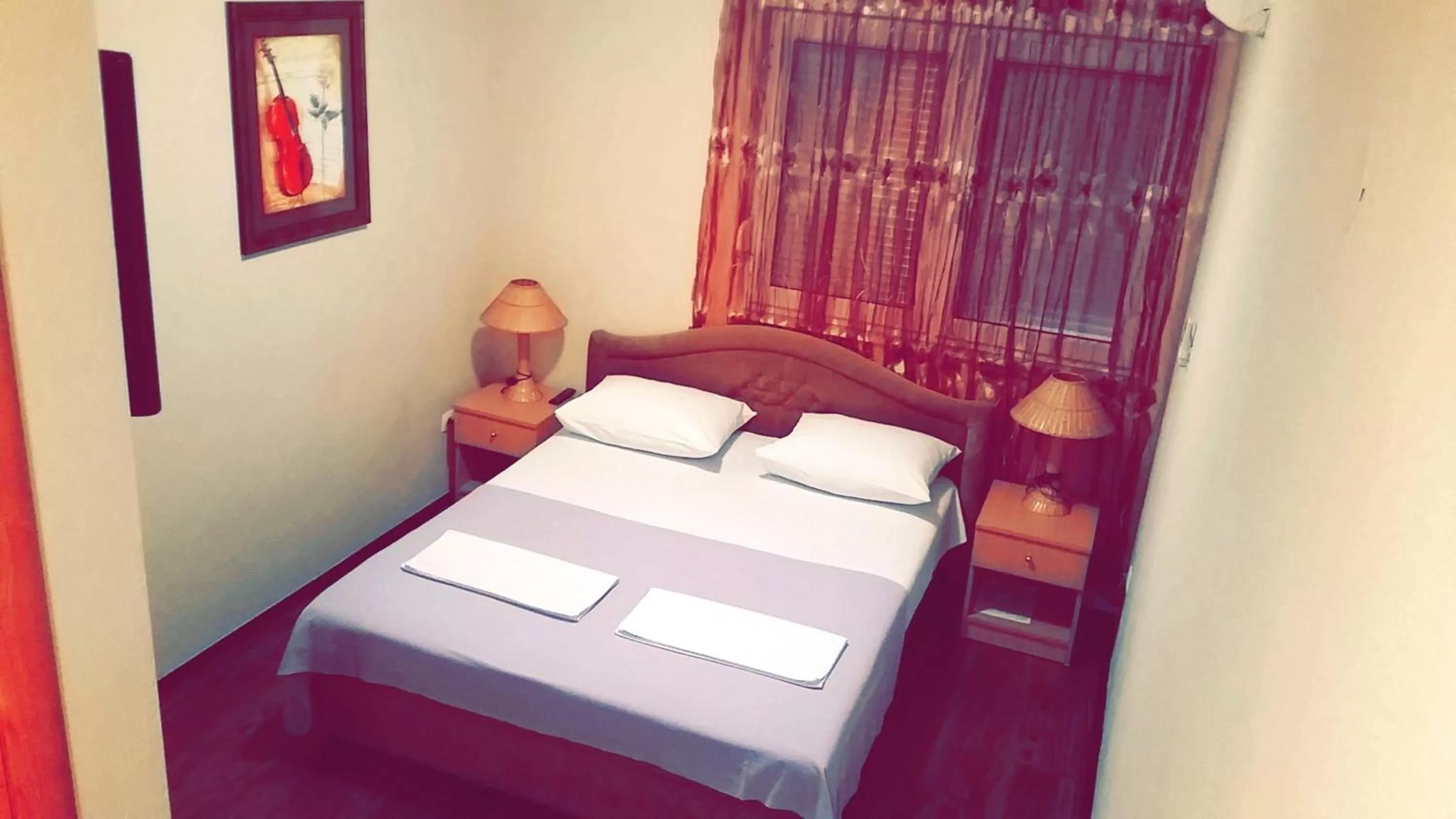 Bedroom, Bed in Motel Aura