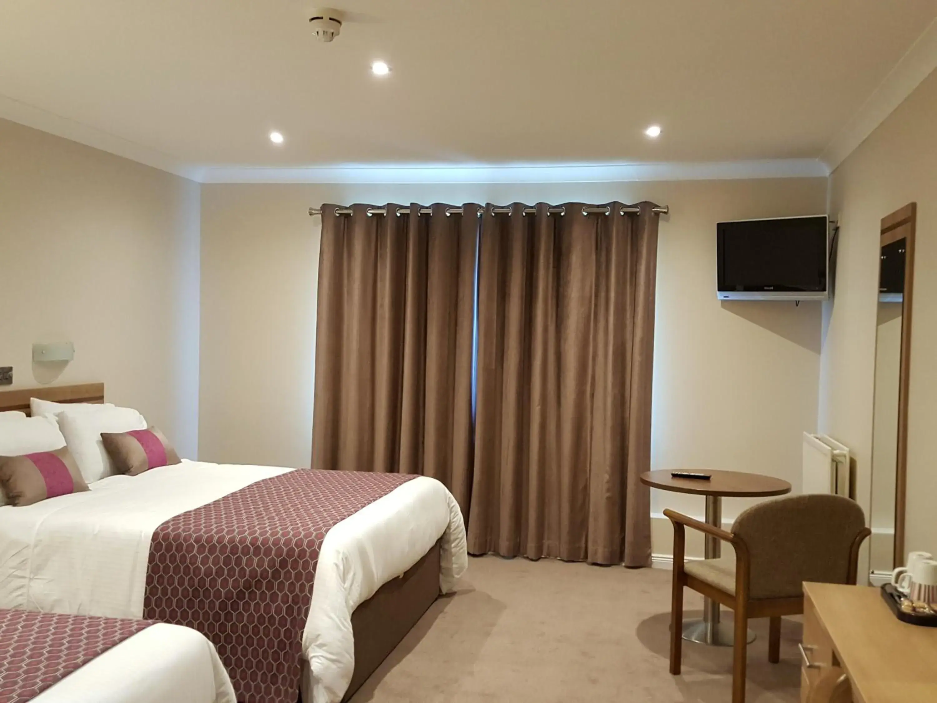 Classic Twin Room - single occupancy in The Lodge Hotel Classic Twin Room - single occupancy in The Lodge Hotel