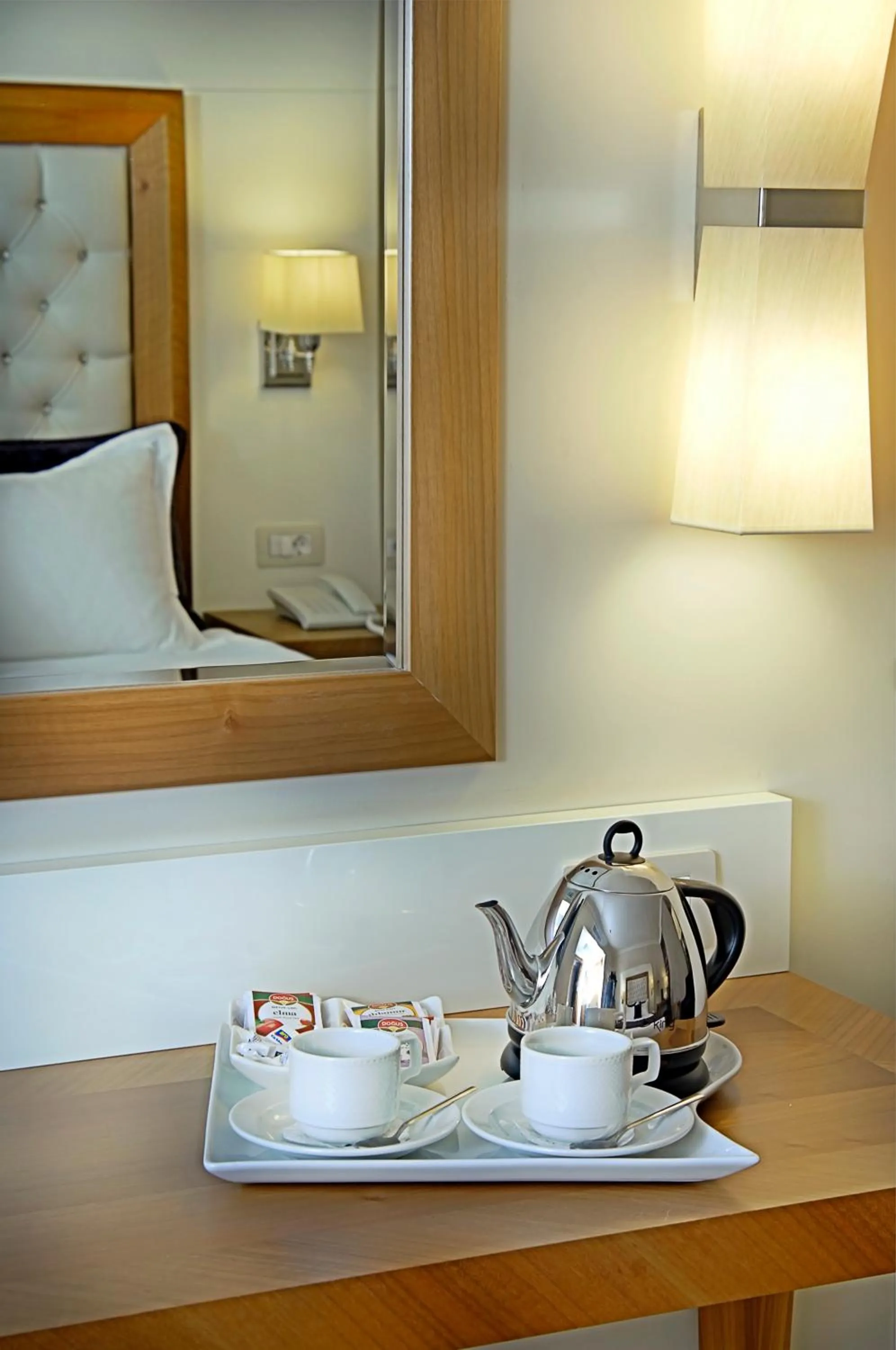 Coffee/tea facilities in Tugcu Hotel Select