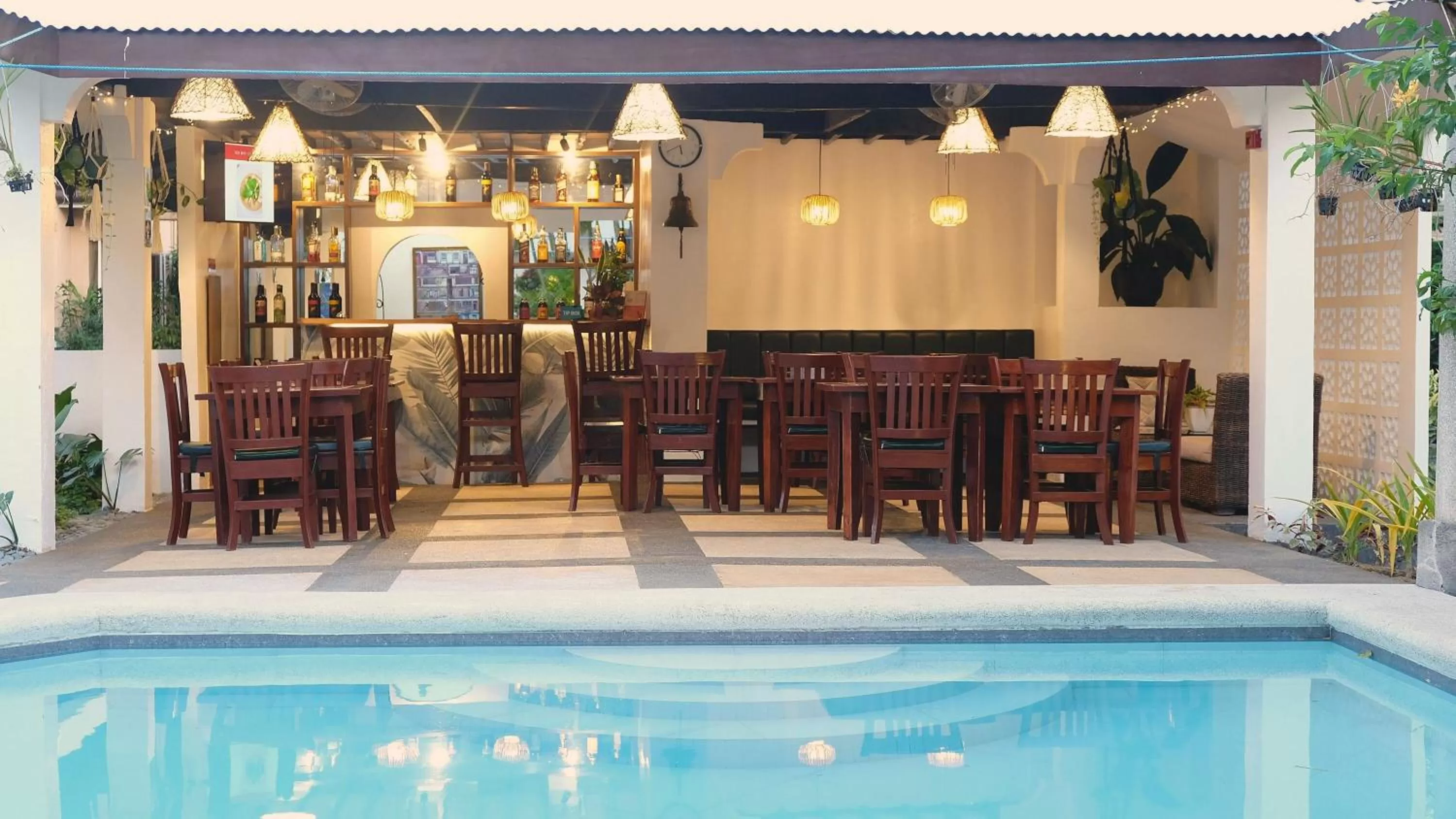 Restaurant/places to eat in Red Knight Gardens