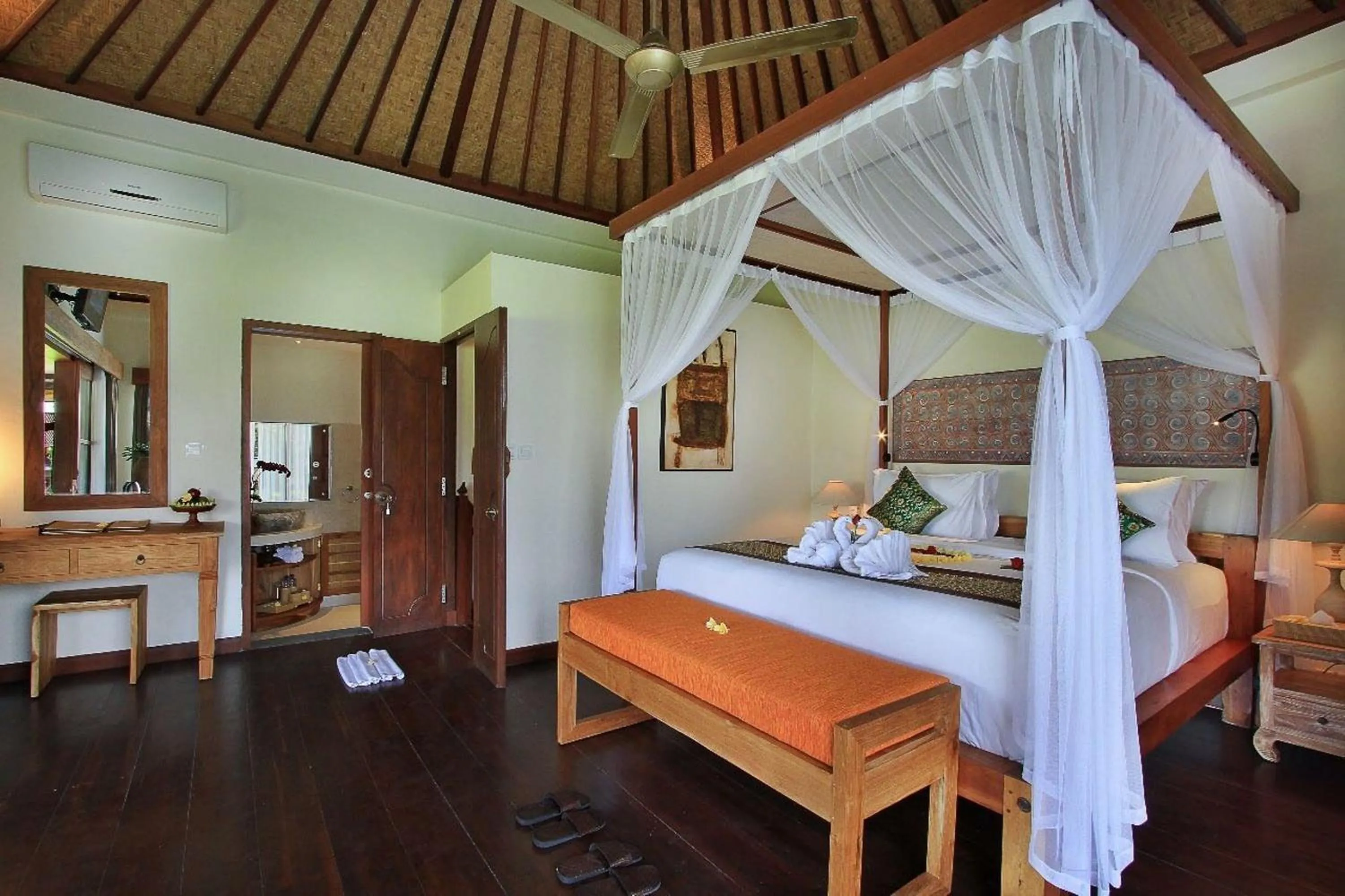 Bed in D'Legon Villas