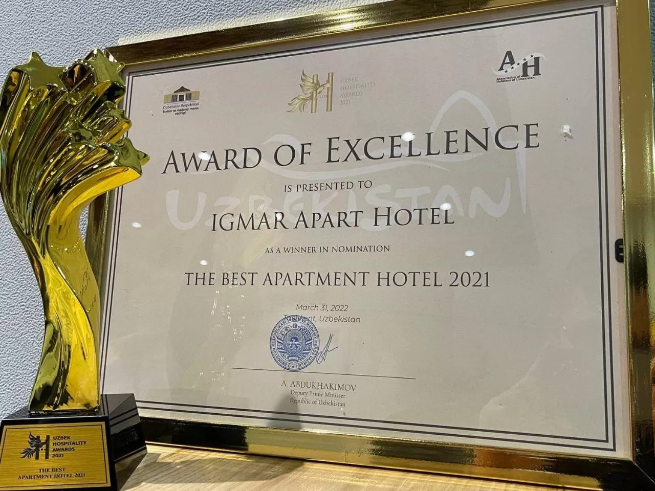 Certificate/Award in IGMAR Apart Hotel