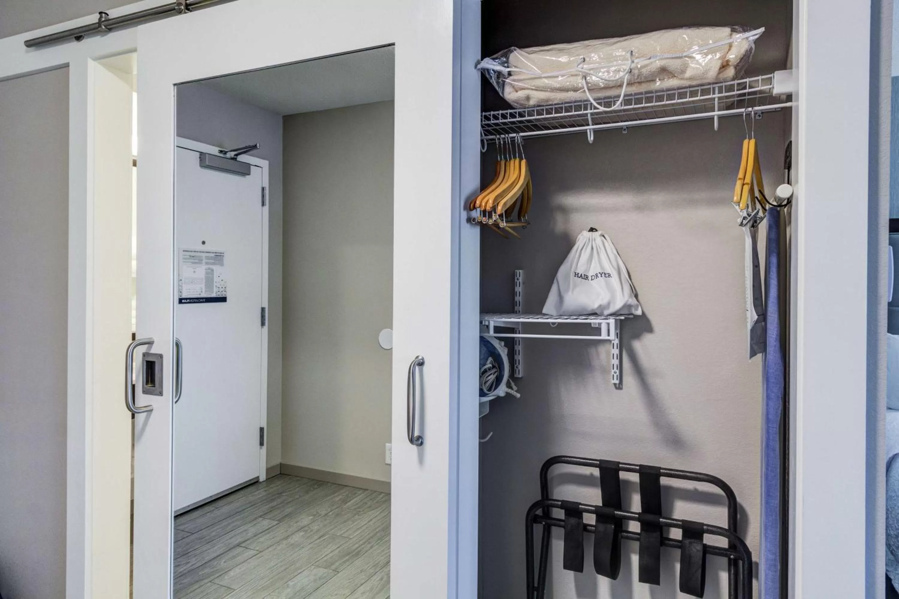 Photo of the whole room in Hampton Inn Salina