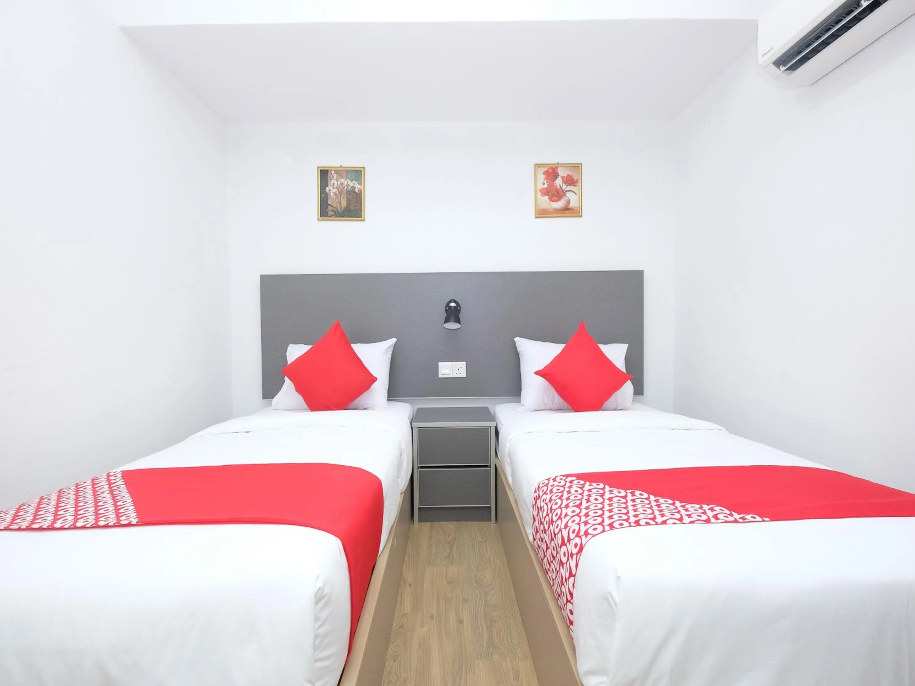 Bedroom, Bed in OYO 44043 First Garden Hotel