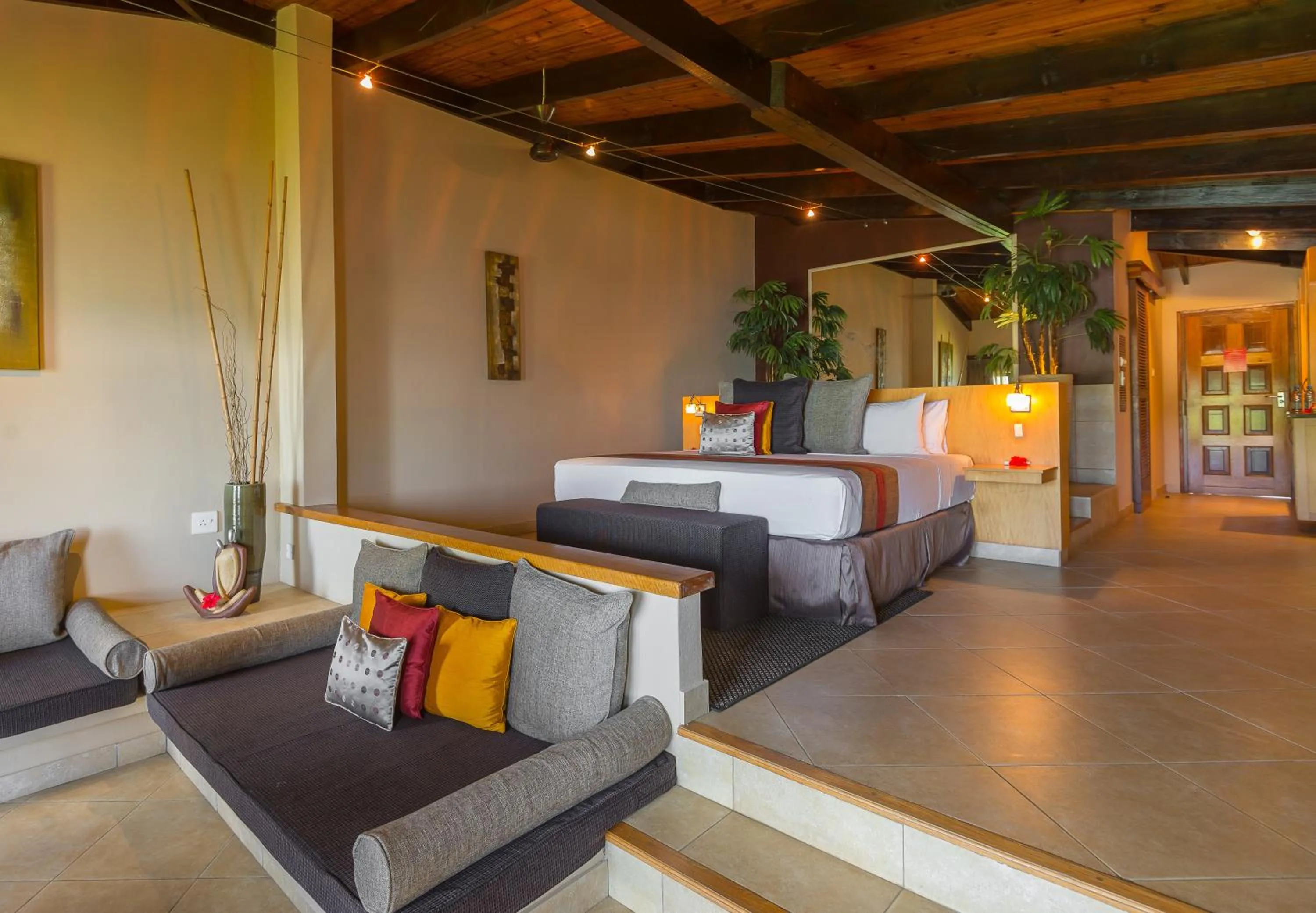 Photo of the whole room, Bed in Coco de Mer Hotel and Black Parrot Suites