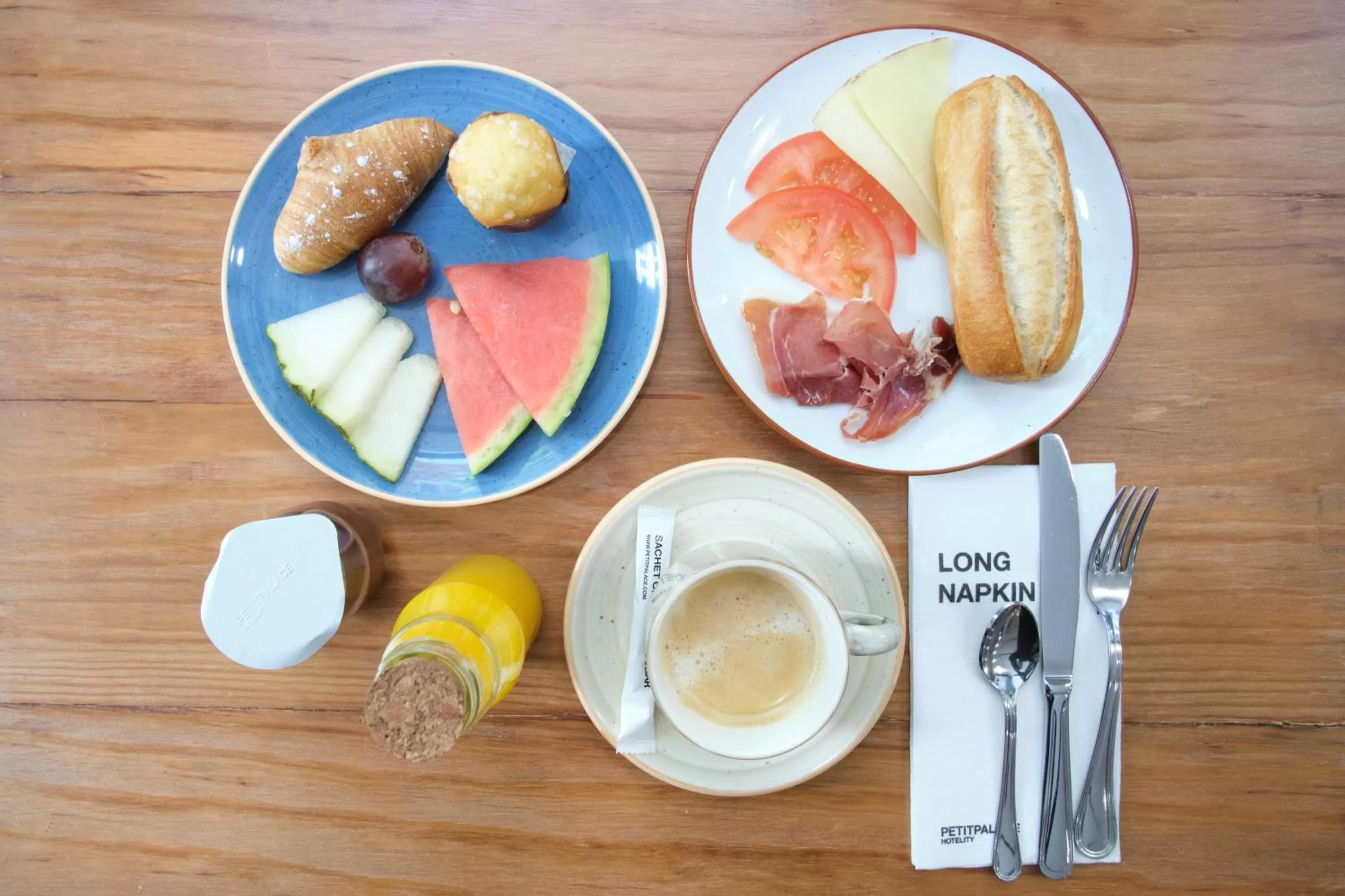 Breakfast in Petit Palace Triball