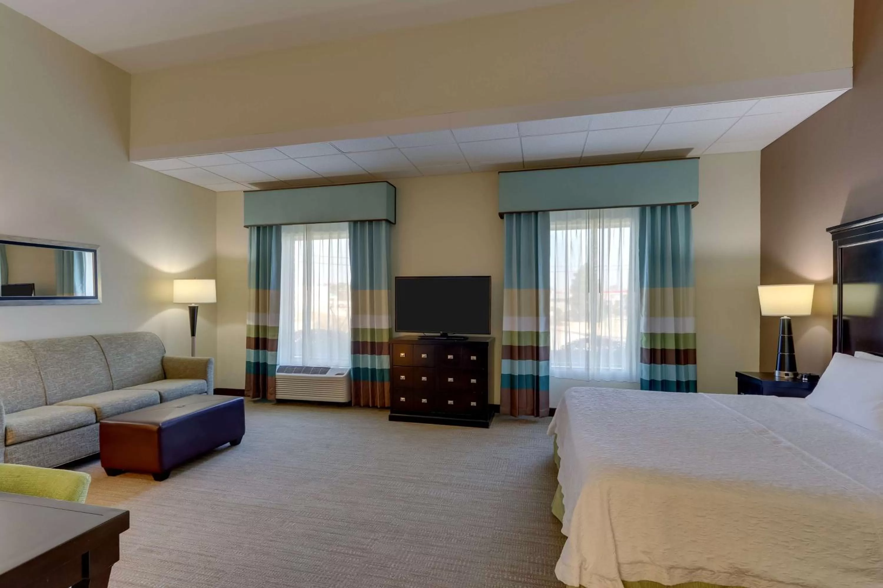 Bedroom, Bed in Hampton Inn and Suites Swansboro Near Camp Lejeune