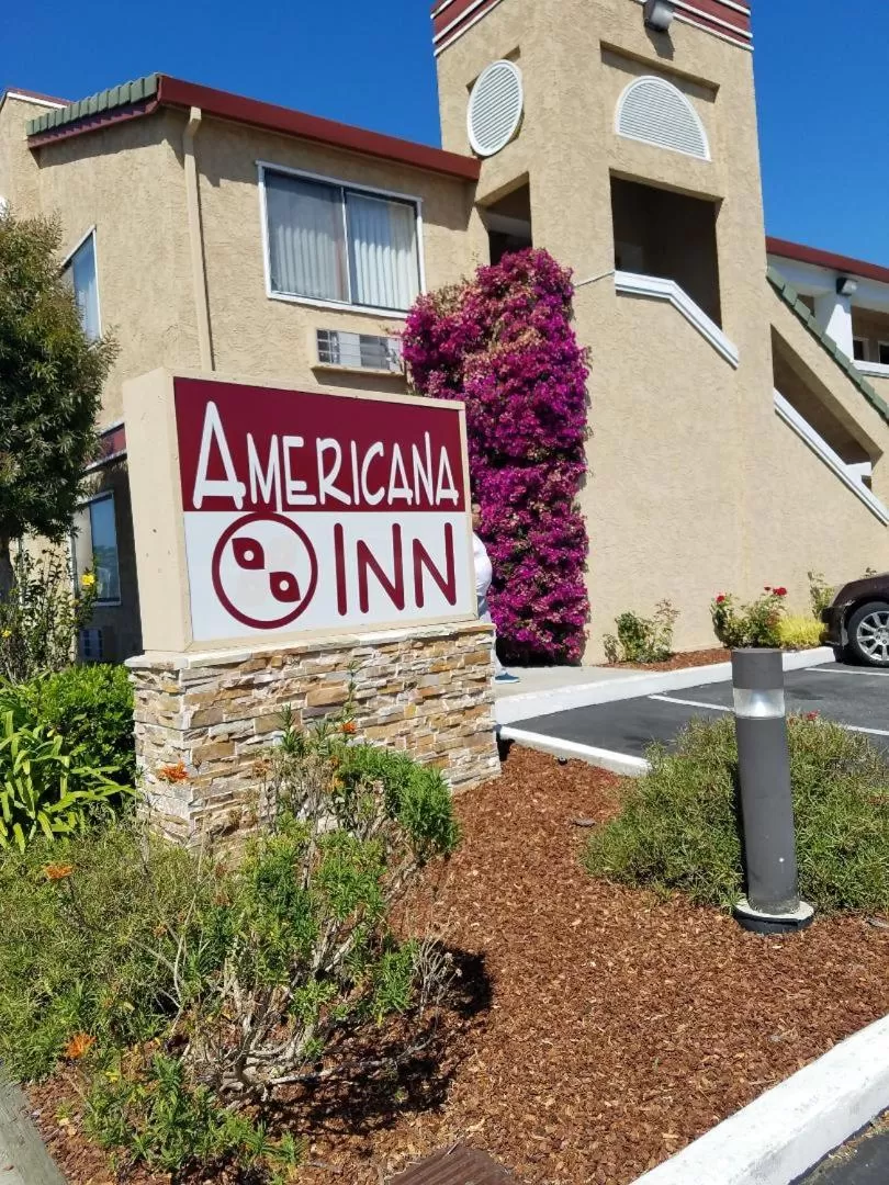 Facade/entrance in Americana Inn Motel