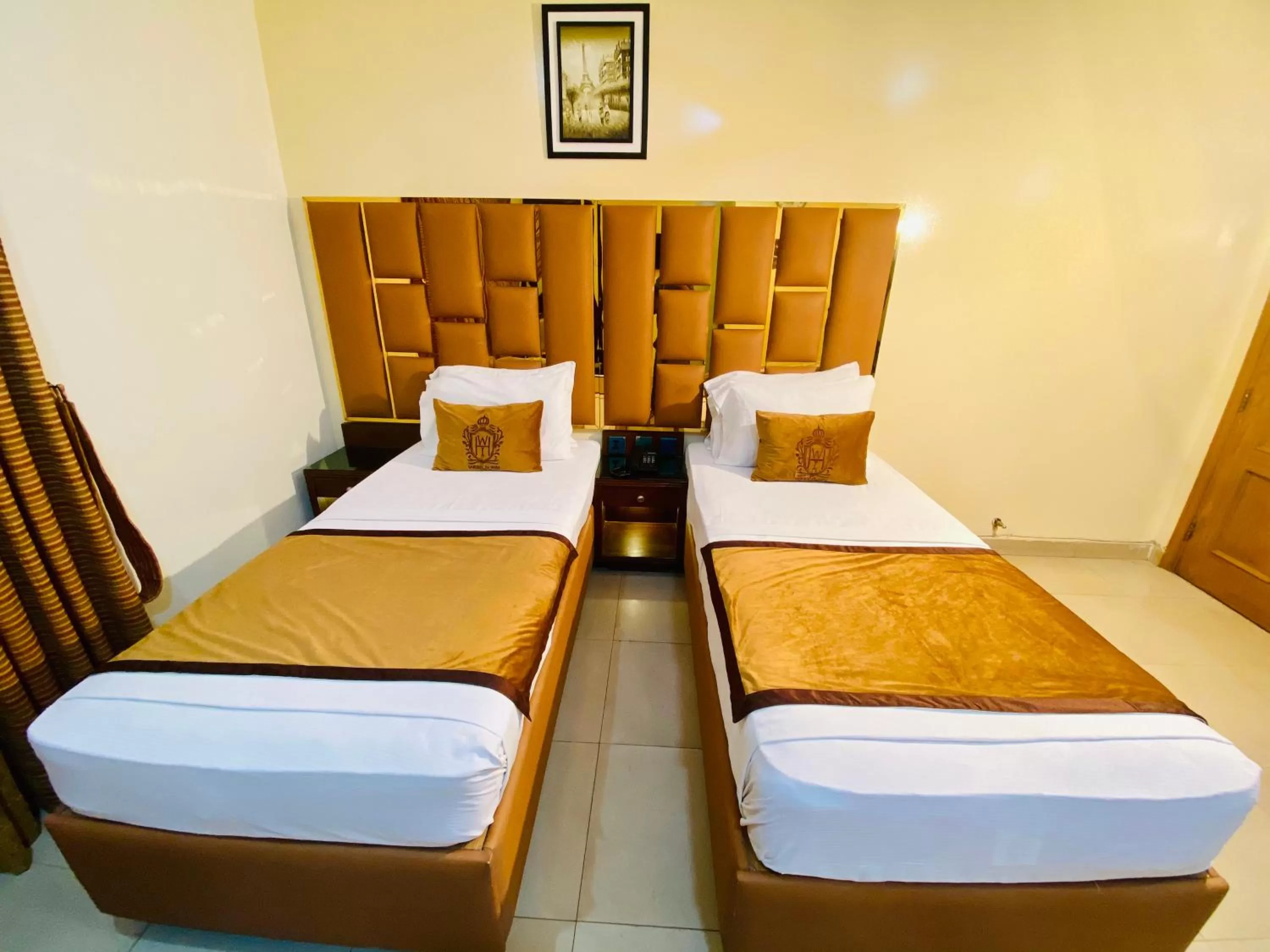 Bed in World Inn Karachi