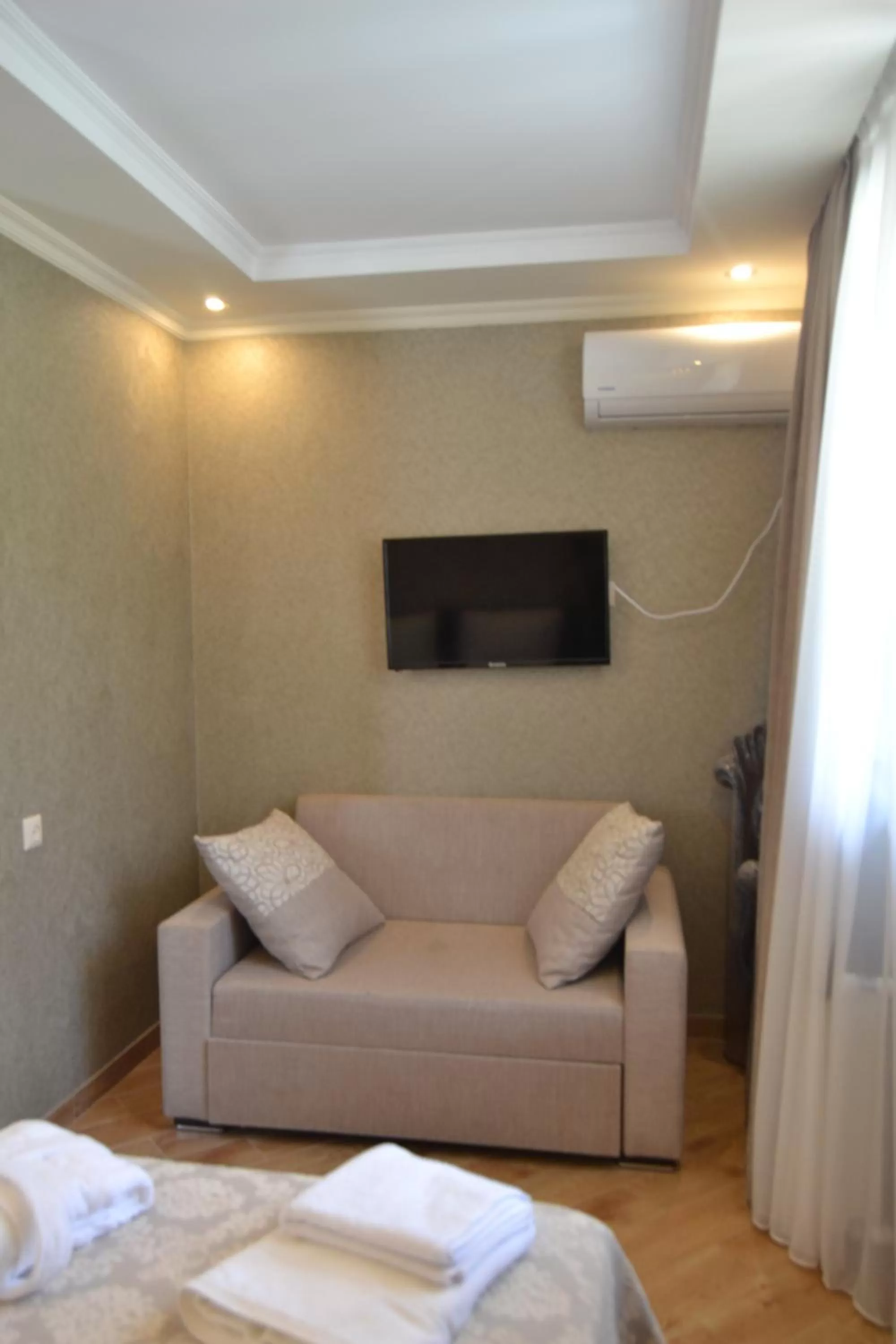 Bed, Seating Area in Borjomi Villa Roma