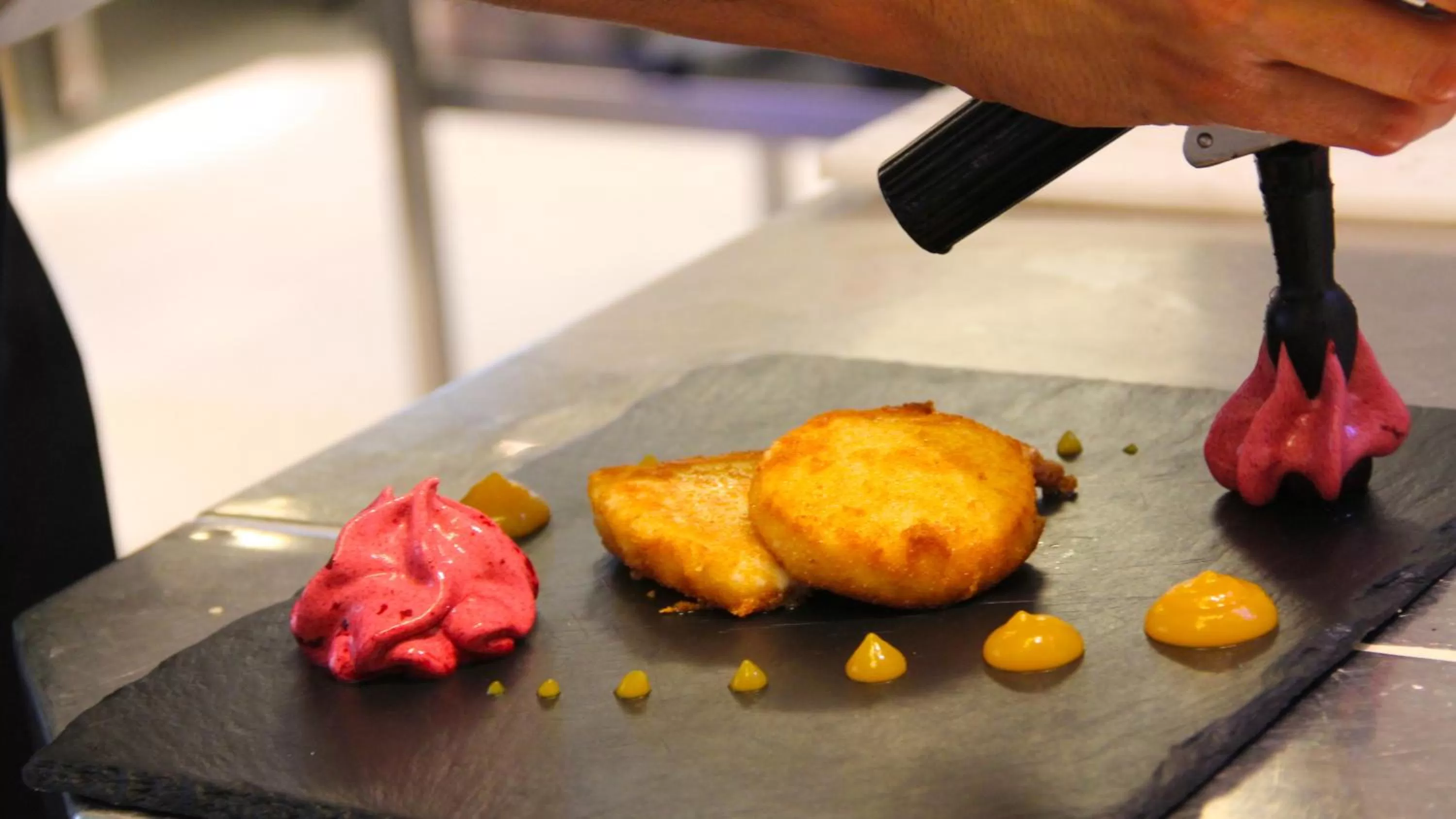 Food in AVANTI Lifestyle Hotel - Only Adults