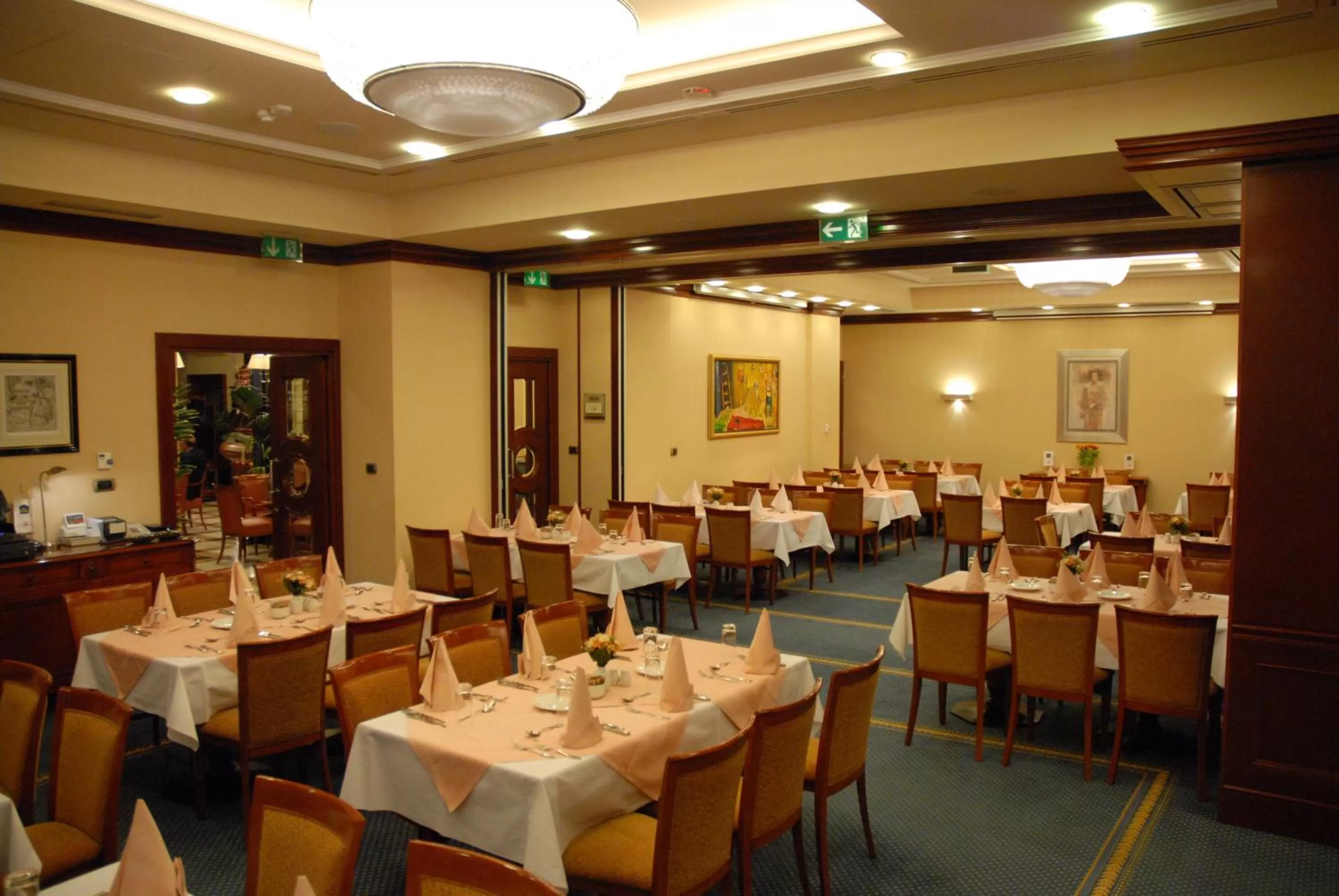Restaurant/places to eat in Best Western Premier Hotel Astoria