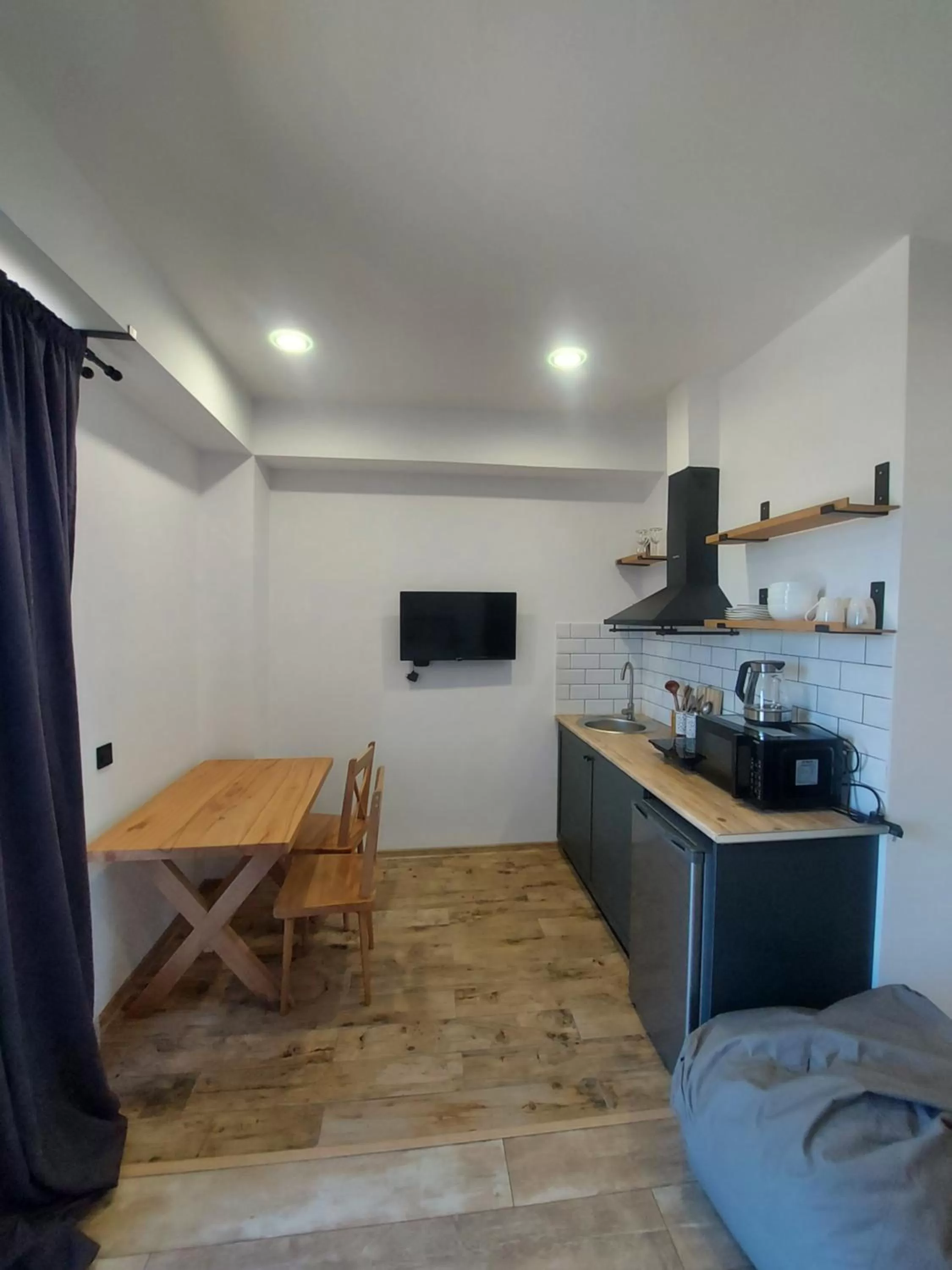 Kitchen or kitchenette, Kitchen/Kitchenette in Level Up Hotel & Restaurant