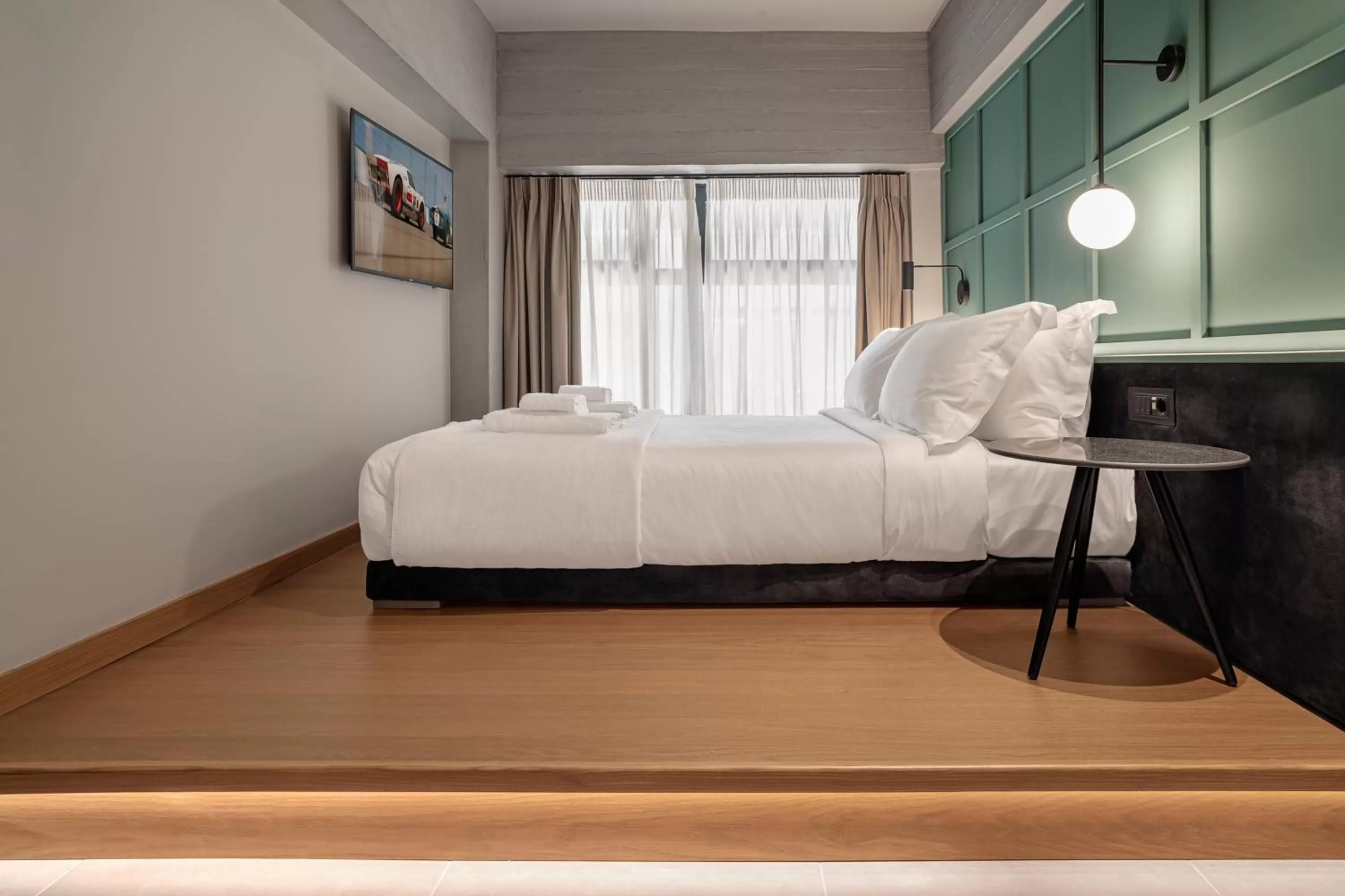 Bed in Bob W Athens Akadimia