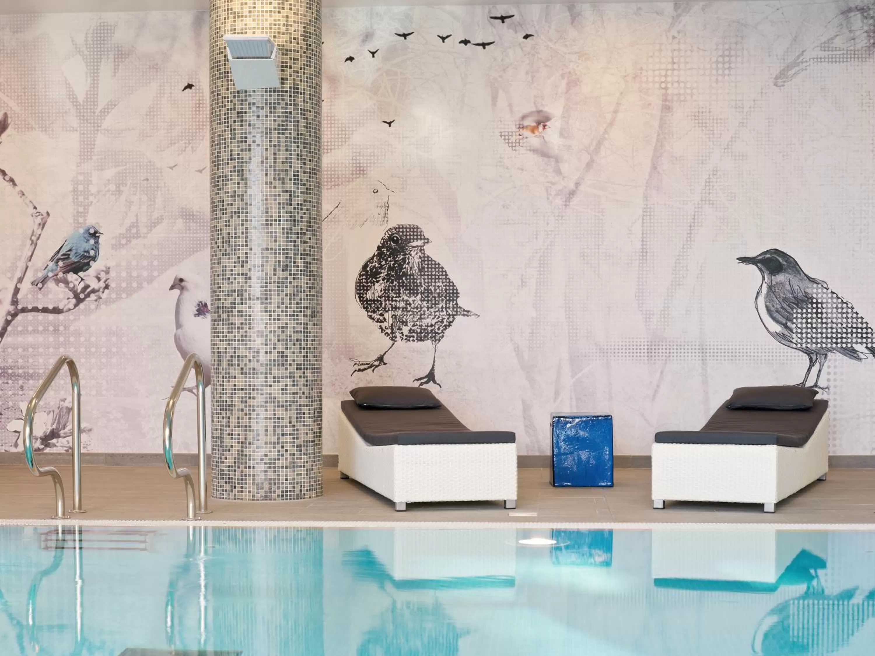 Swimming pool in Radisson Blu Hotel East Midlands Airport