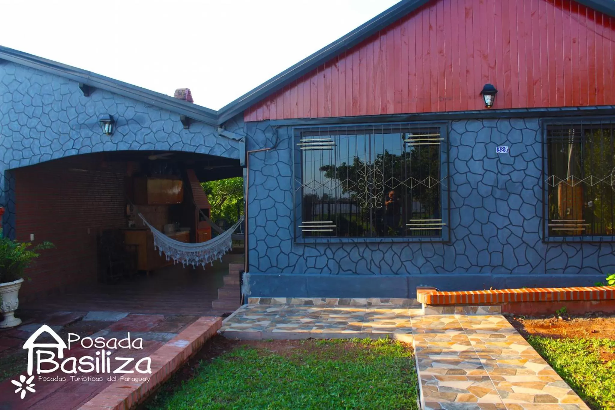 Posada Basiliza, Encarnación PY