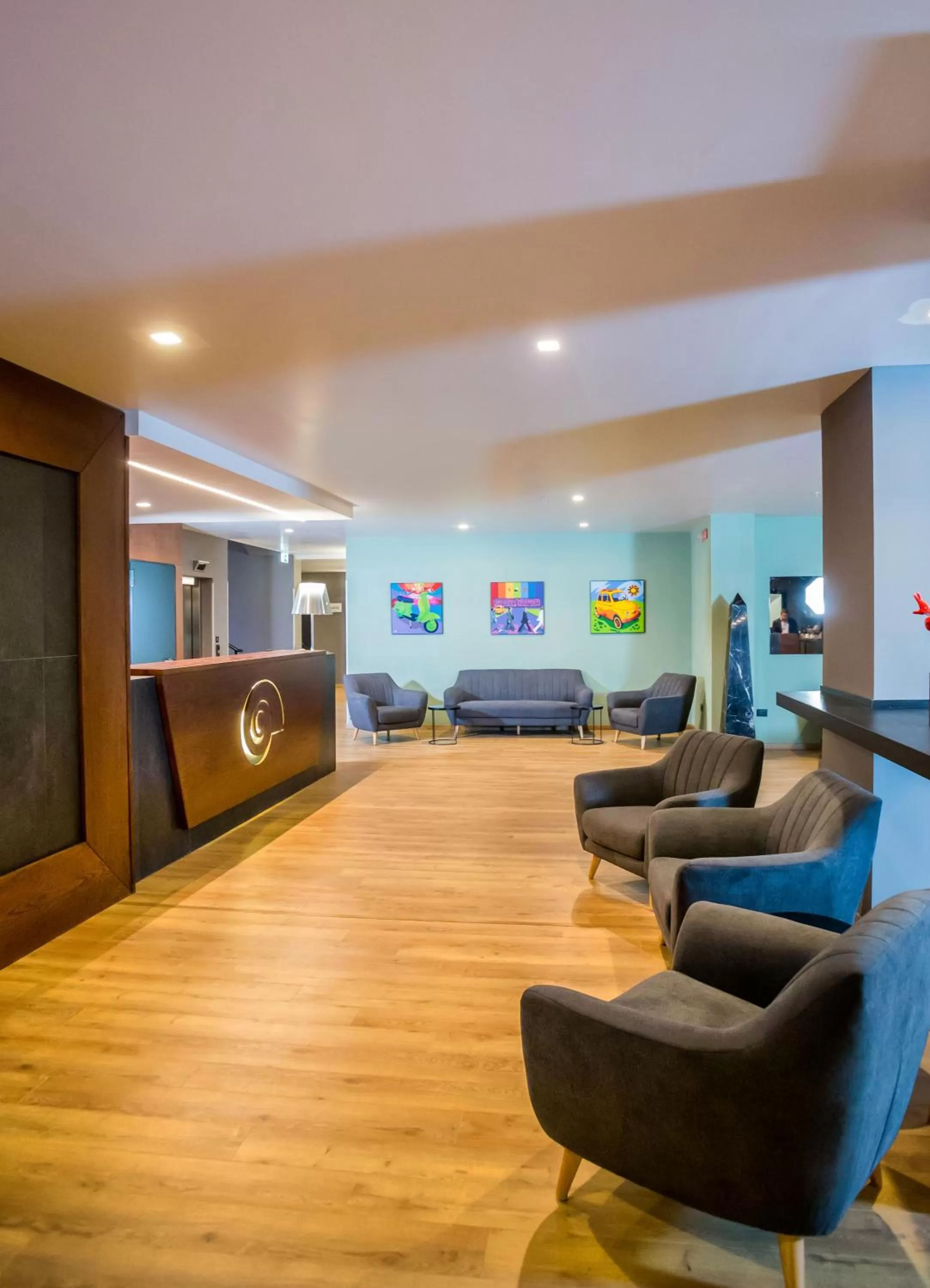 Communal lounge/ TV room in Hotel Europa Art Caserta