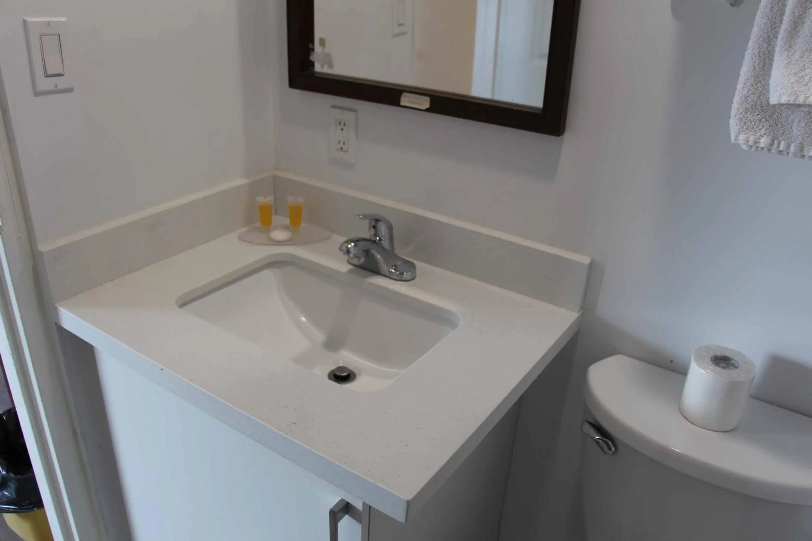 Bathroom in Save Inn